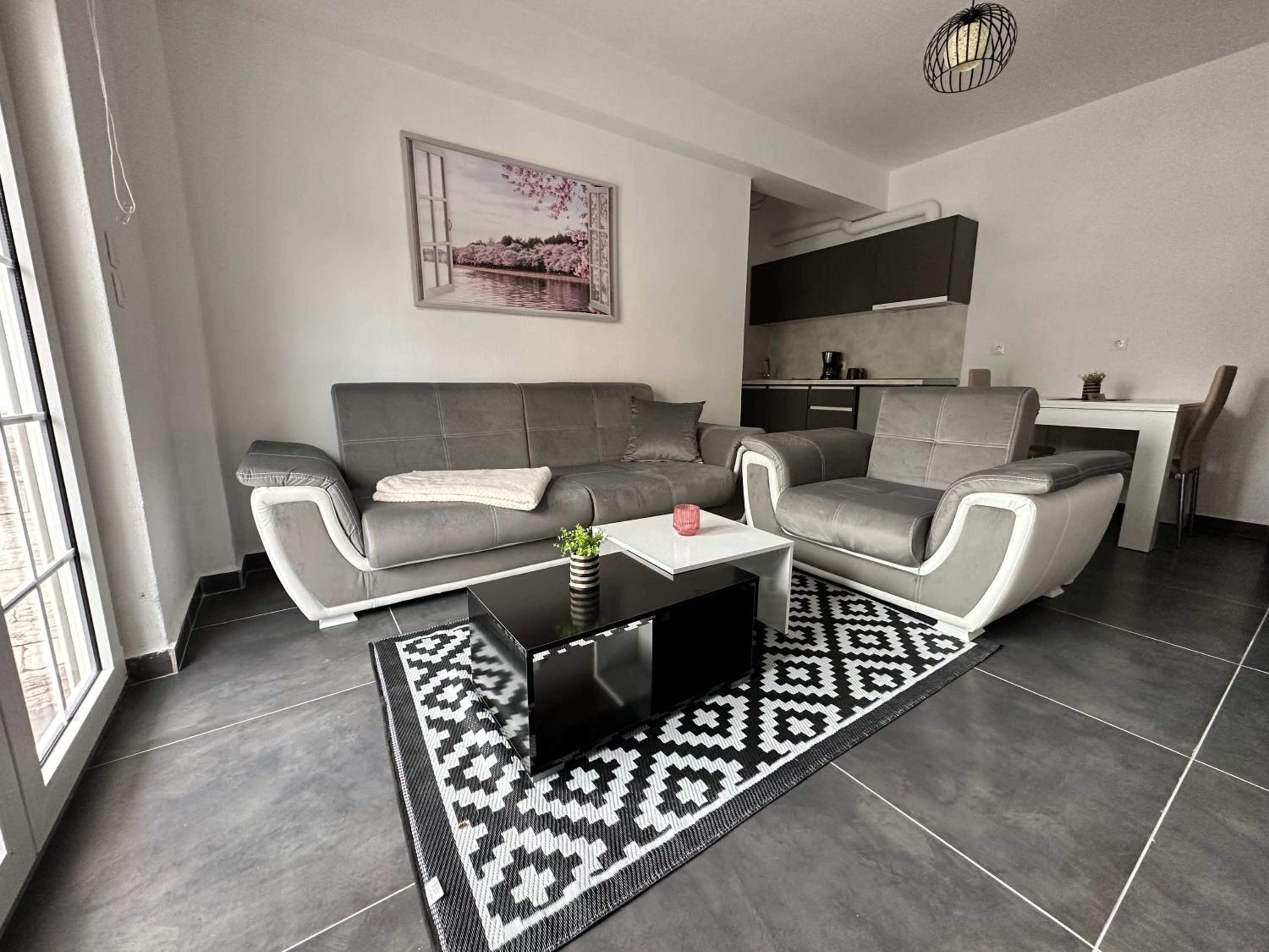 Family Room with Balcony photo 3