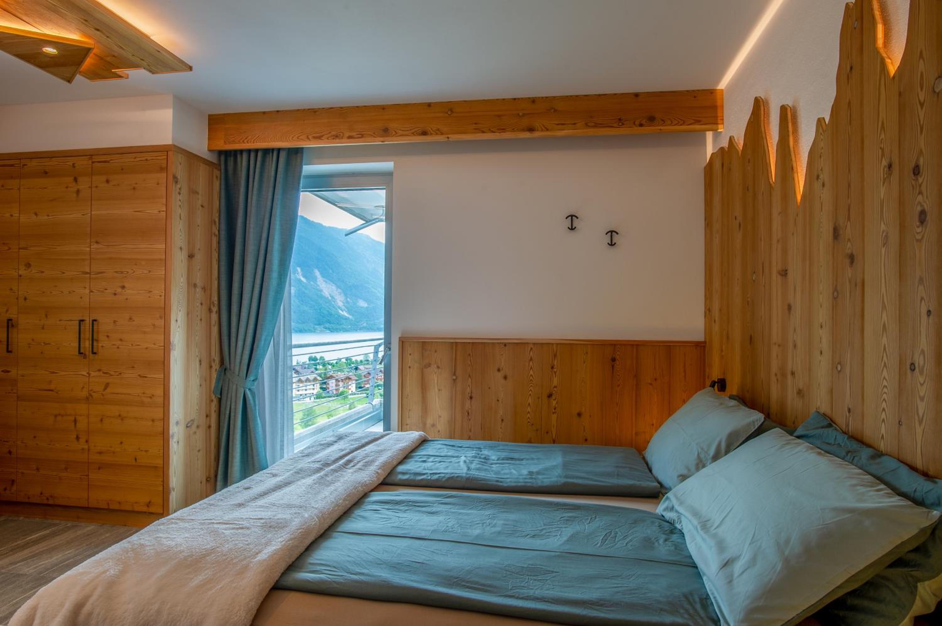 Two-Bedroom Deluxe Apartment with Garden View photo 1