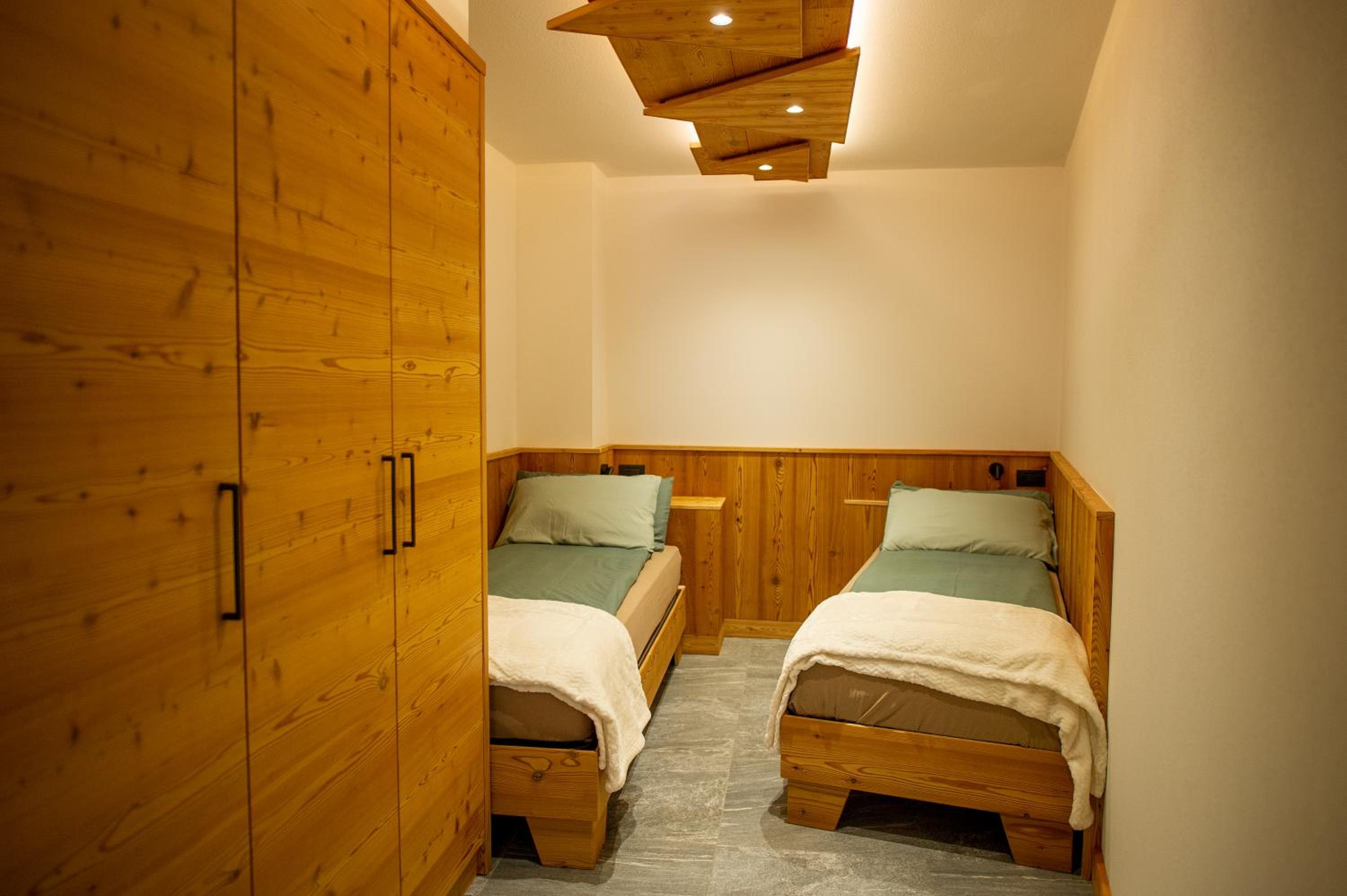 Two-Bedroom Deluxe Apartment with Garden View photo 2