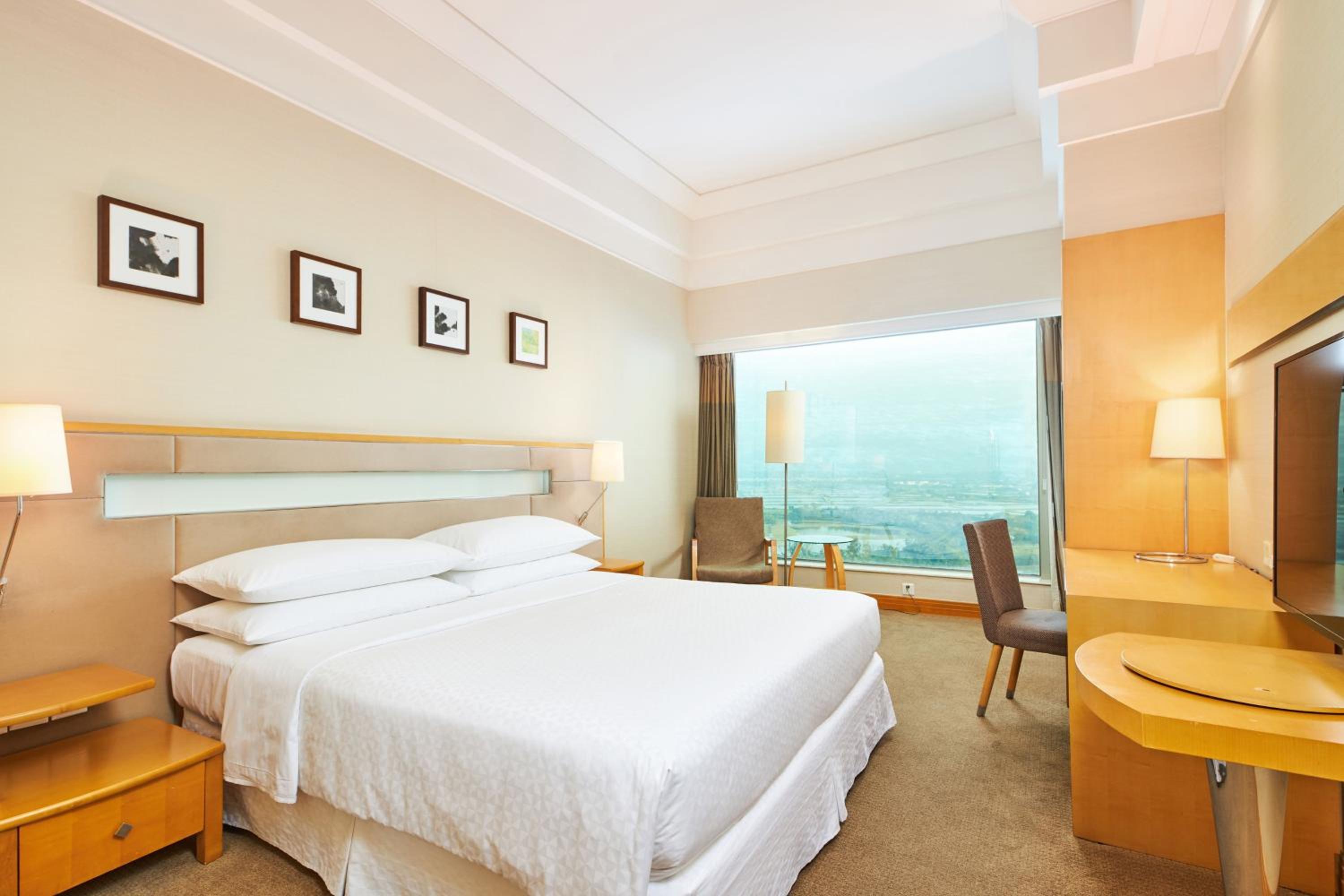 Superior Room, Guest room, 1 King