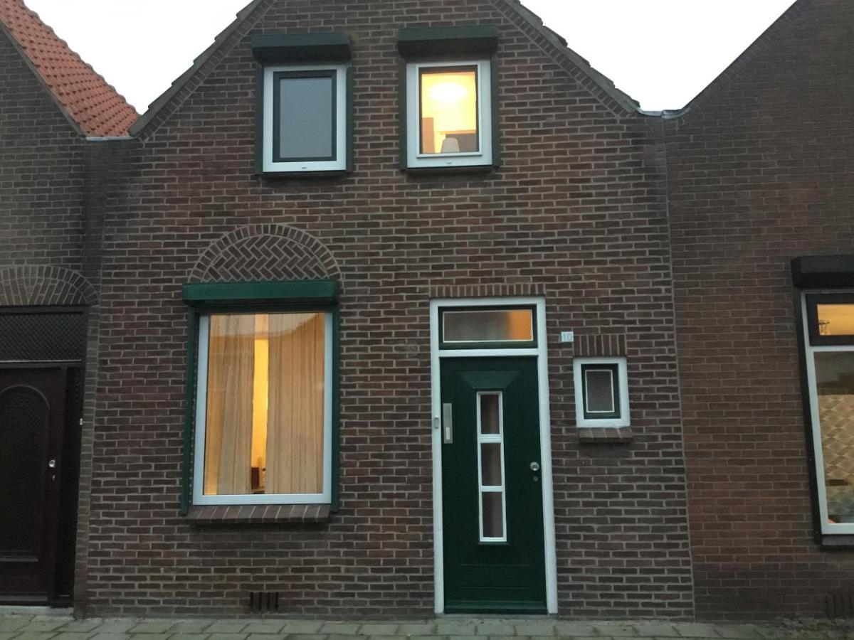 Three-Bedroom House photo 3