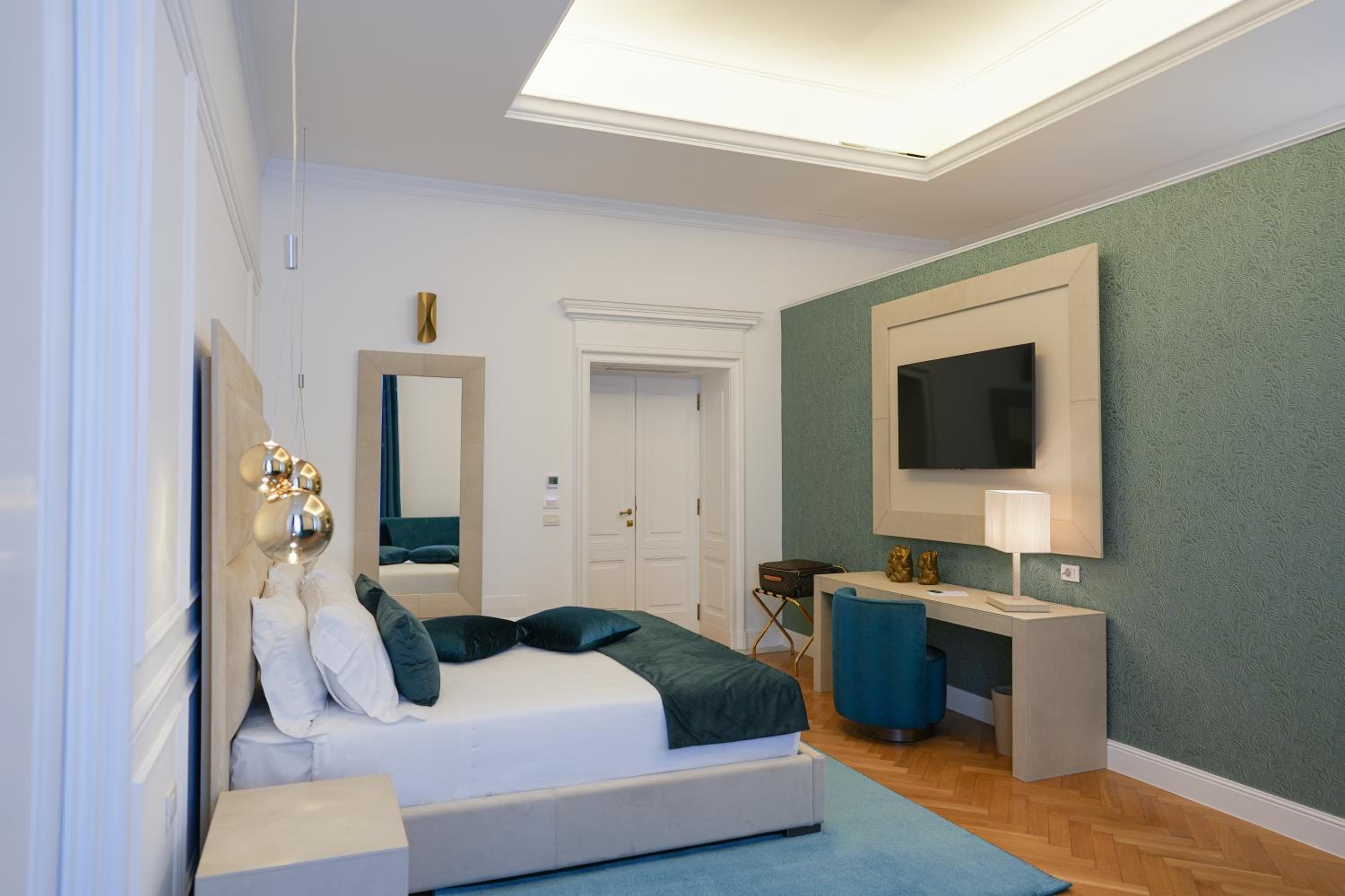 Executive Suite thumbnail 6