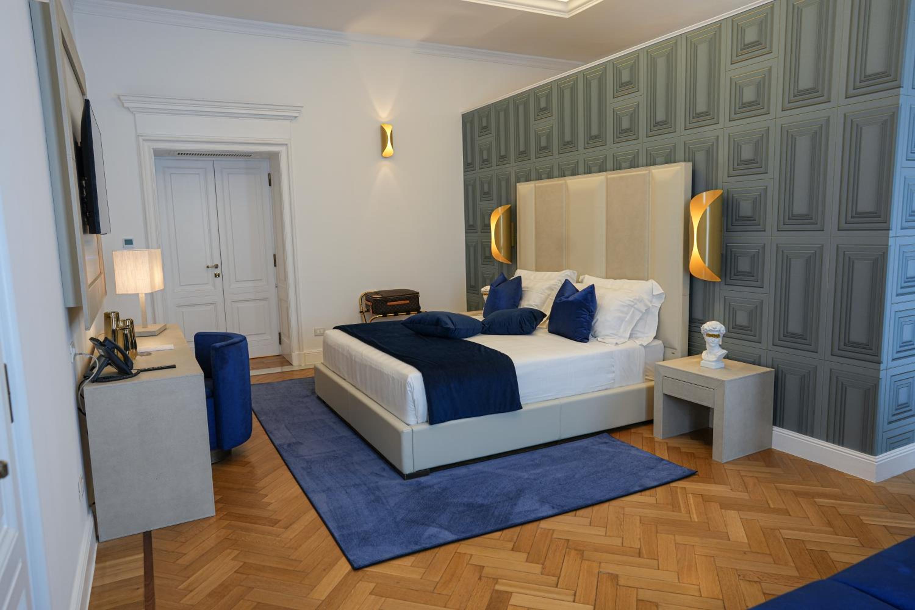 Deluxe Suite