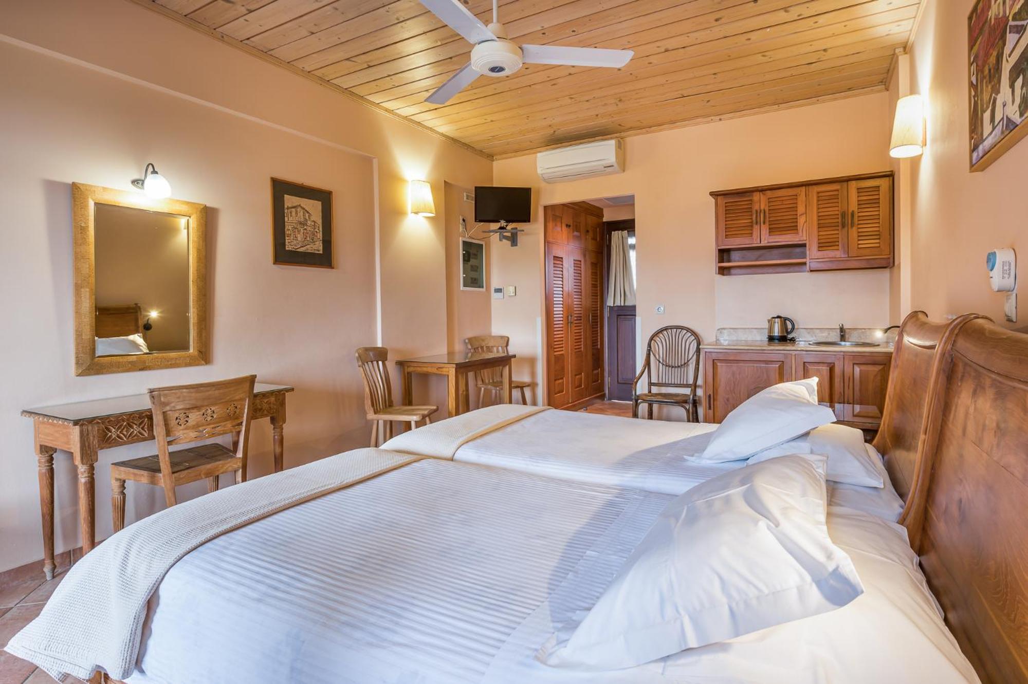 Superior Twin Room with Sea View photo 2