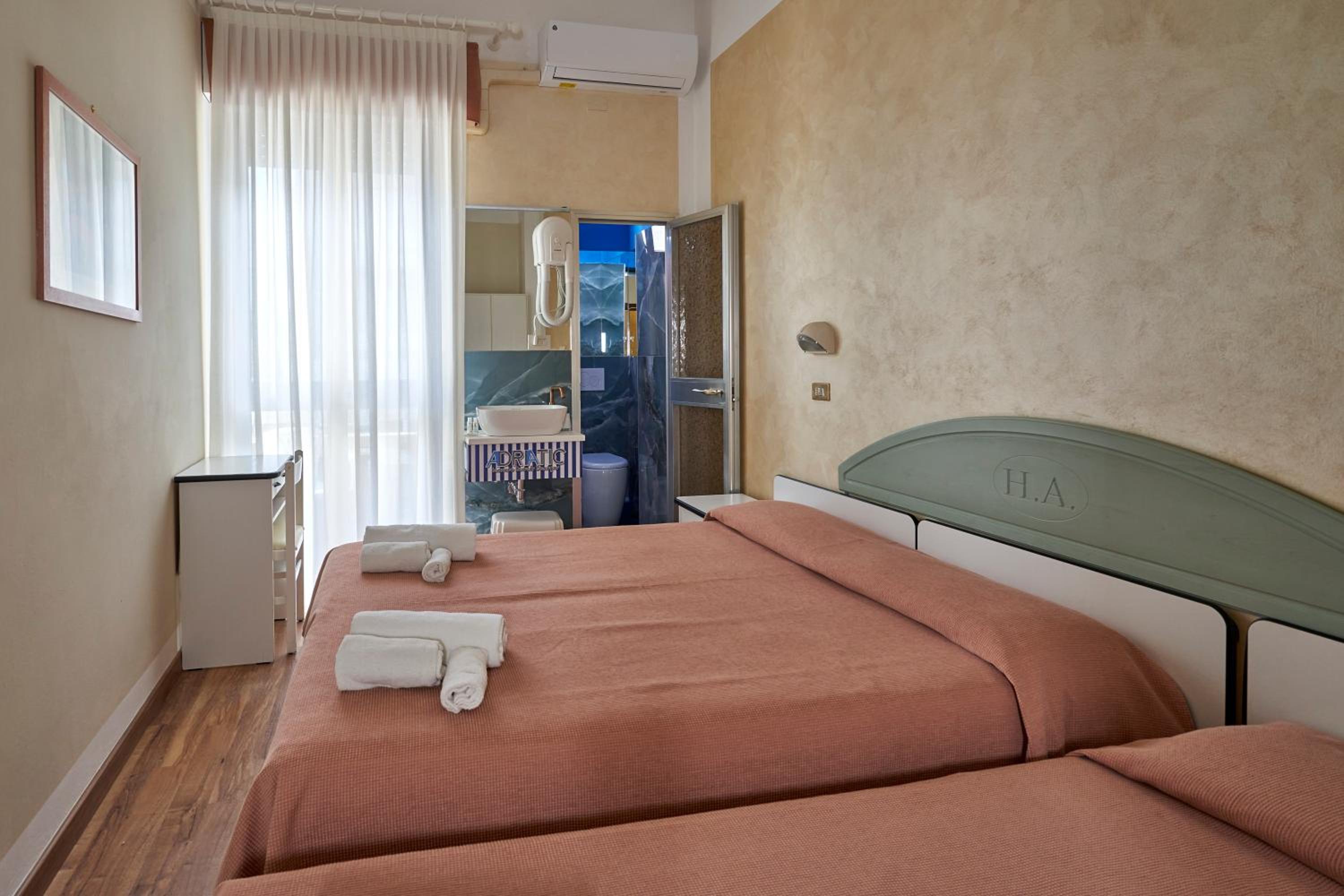 Deluxe Triple Room - Photo 10