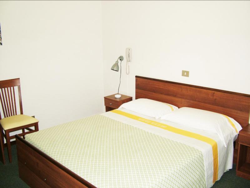 Double Room - Photo 28