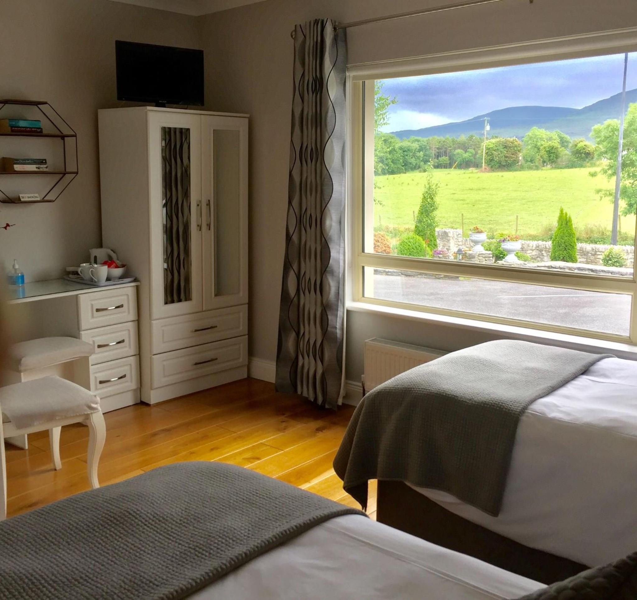 Standard Twin Room - Photo 1