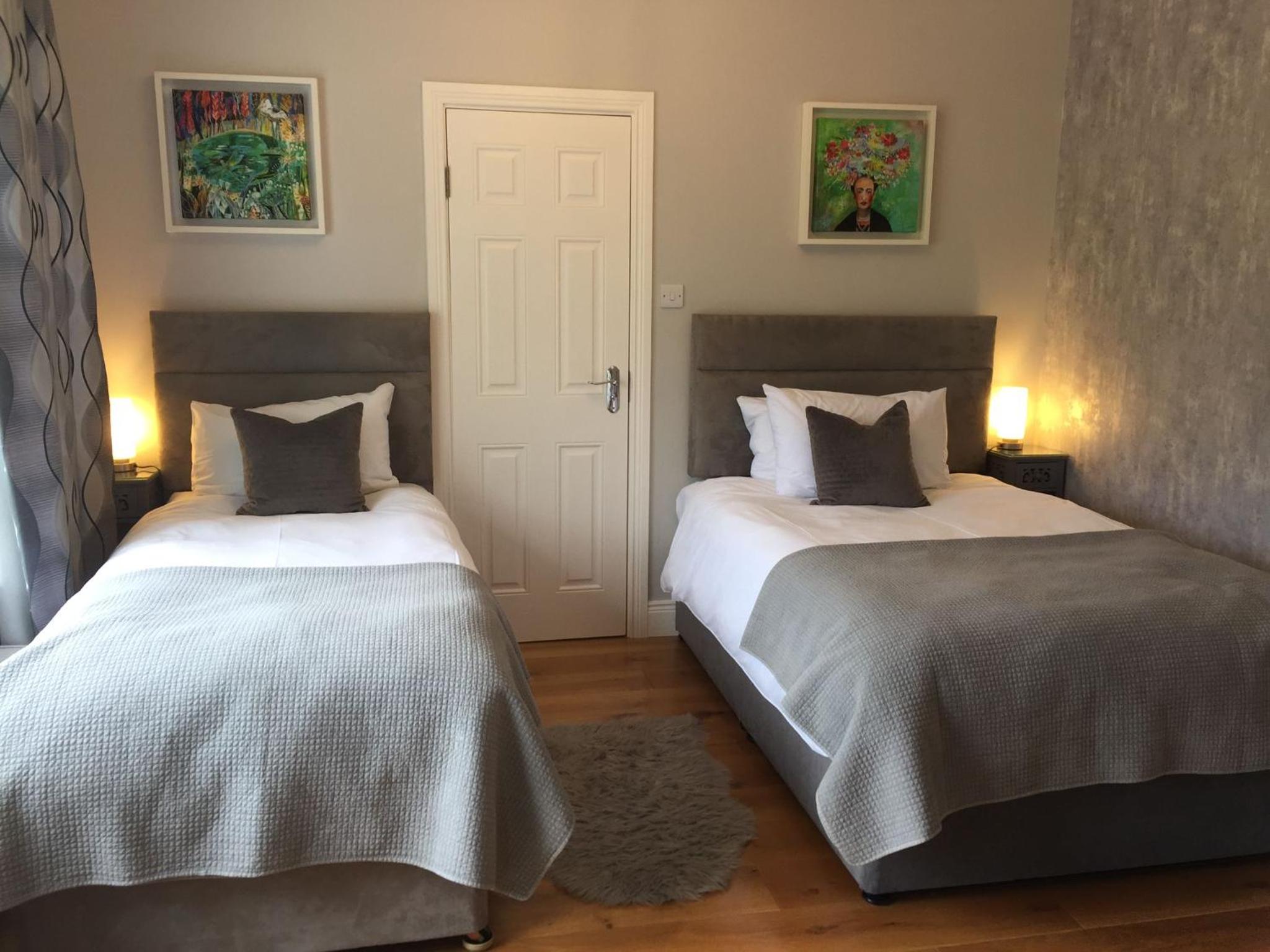 Standard Twin Room - Photo 4