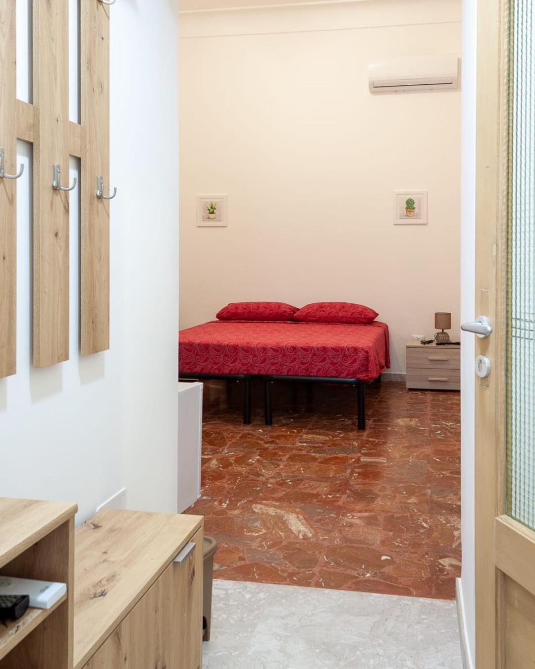 Double or Twin Room with Private Bathroom photo 2
