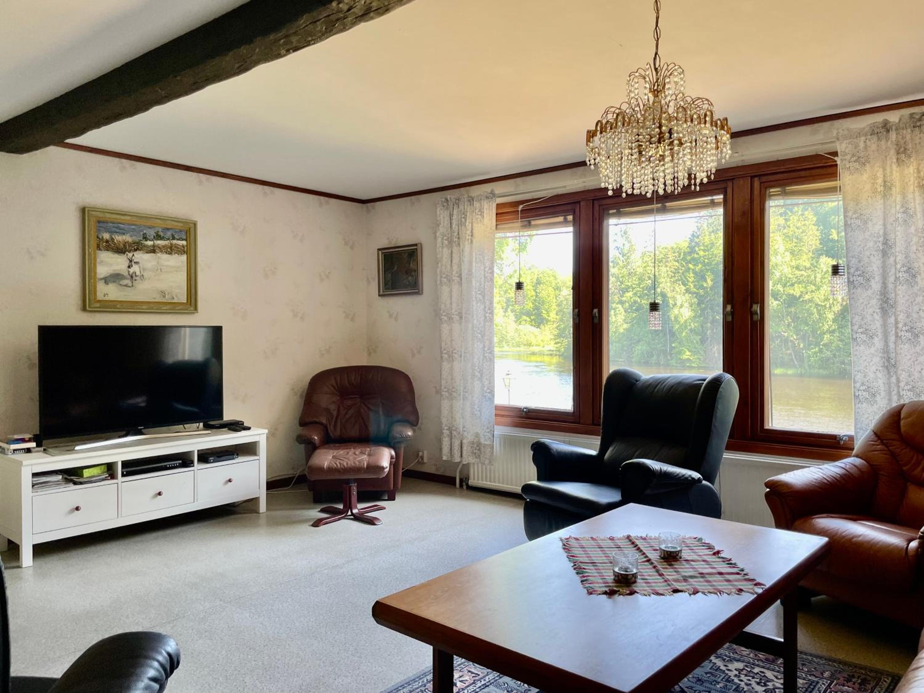 Three-Bedroom House photo 3