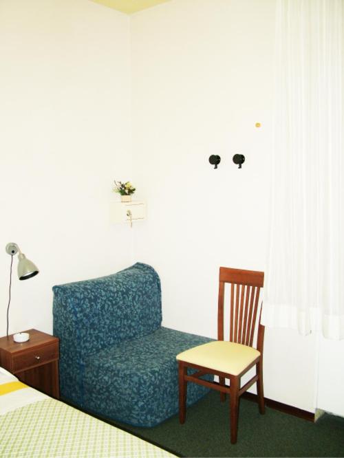 Twin Room - Photo 8