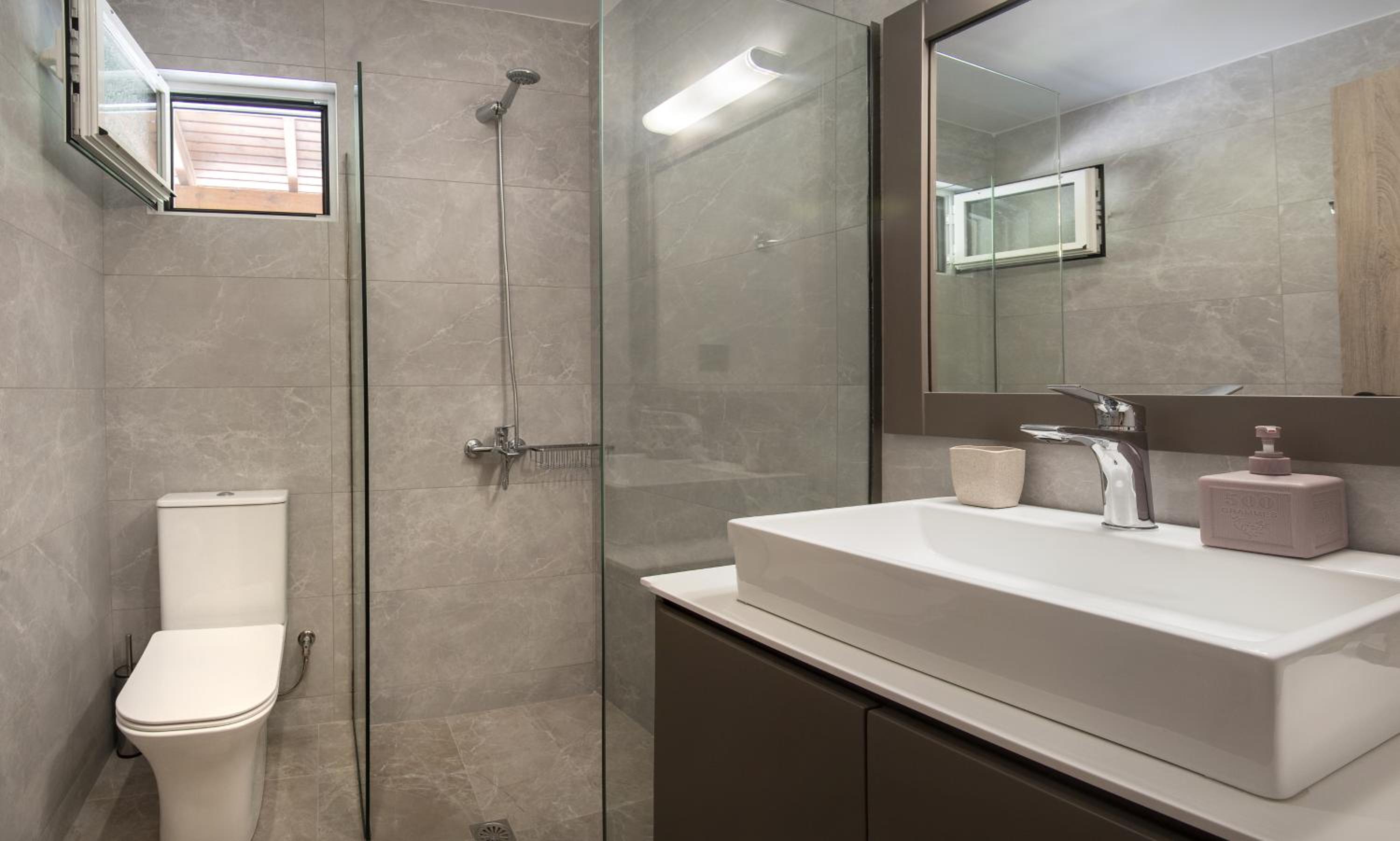 Triple Room with Private Bathroom - Photo 2