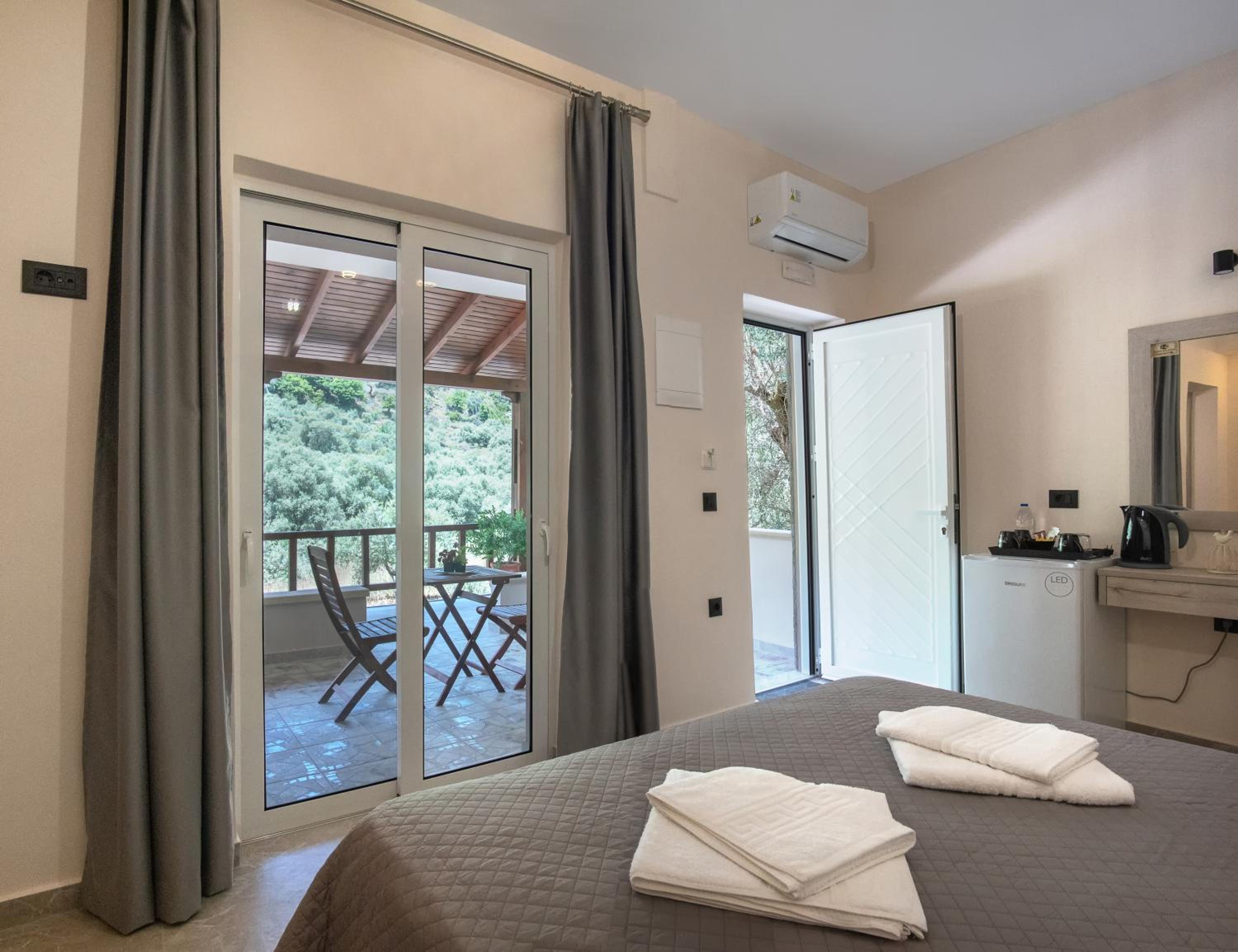Triple Room with Private Bathroom - Photo 1