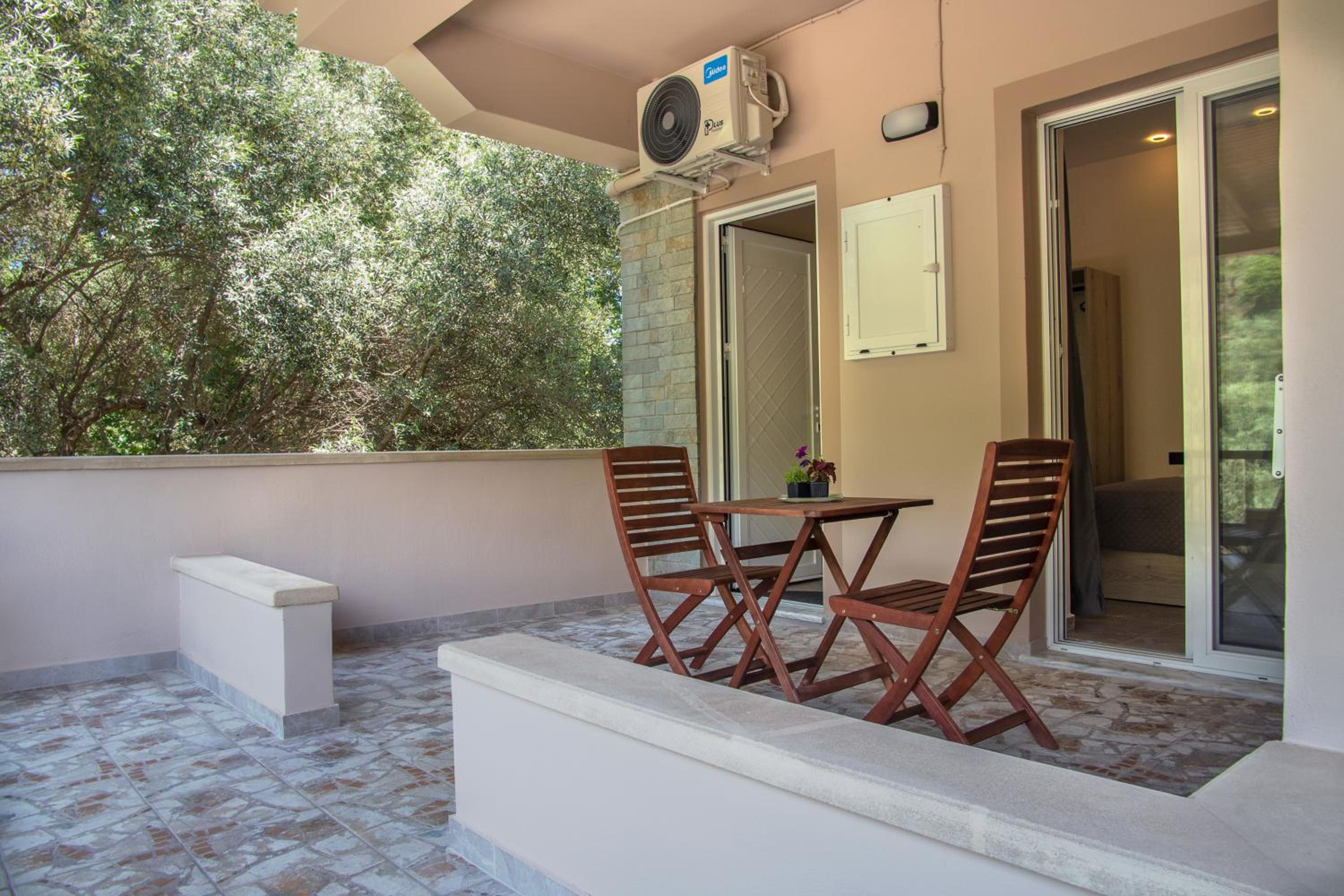 Triple Room with Private Bathroom - Photo 4