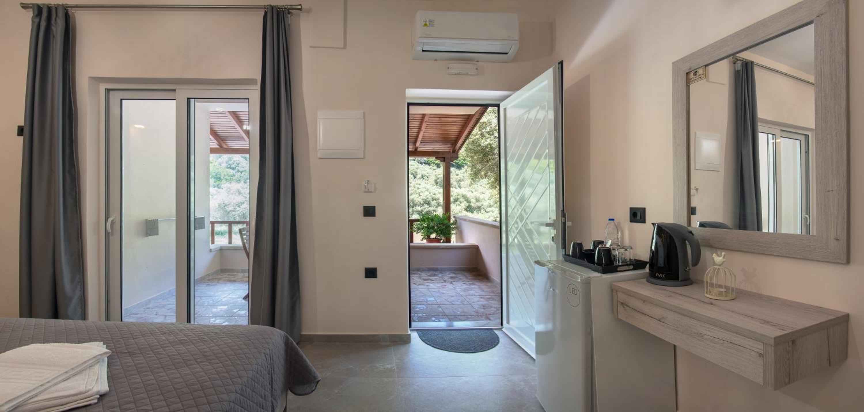 Triple Room with Private Bathroom - Photo 6