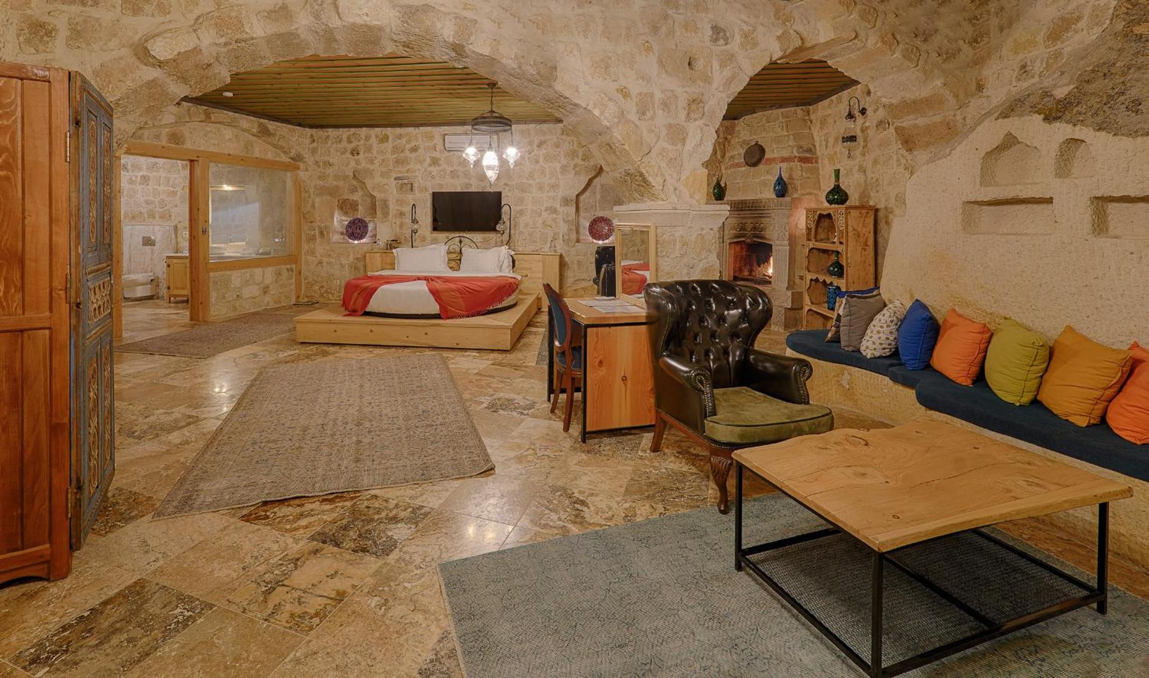 Superior King Suite photo 3