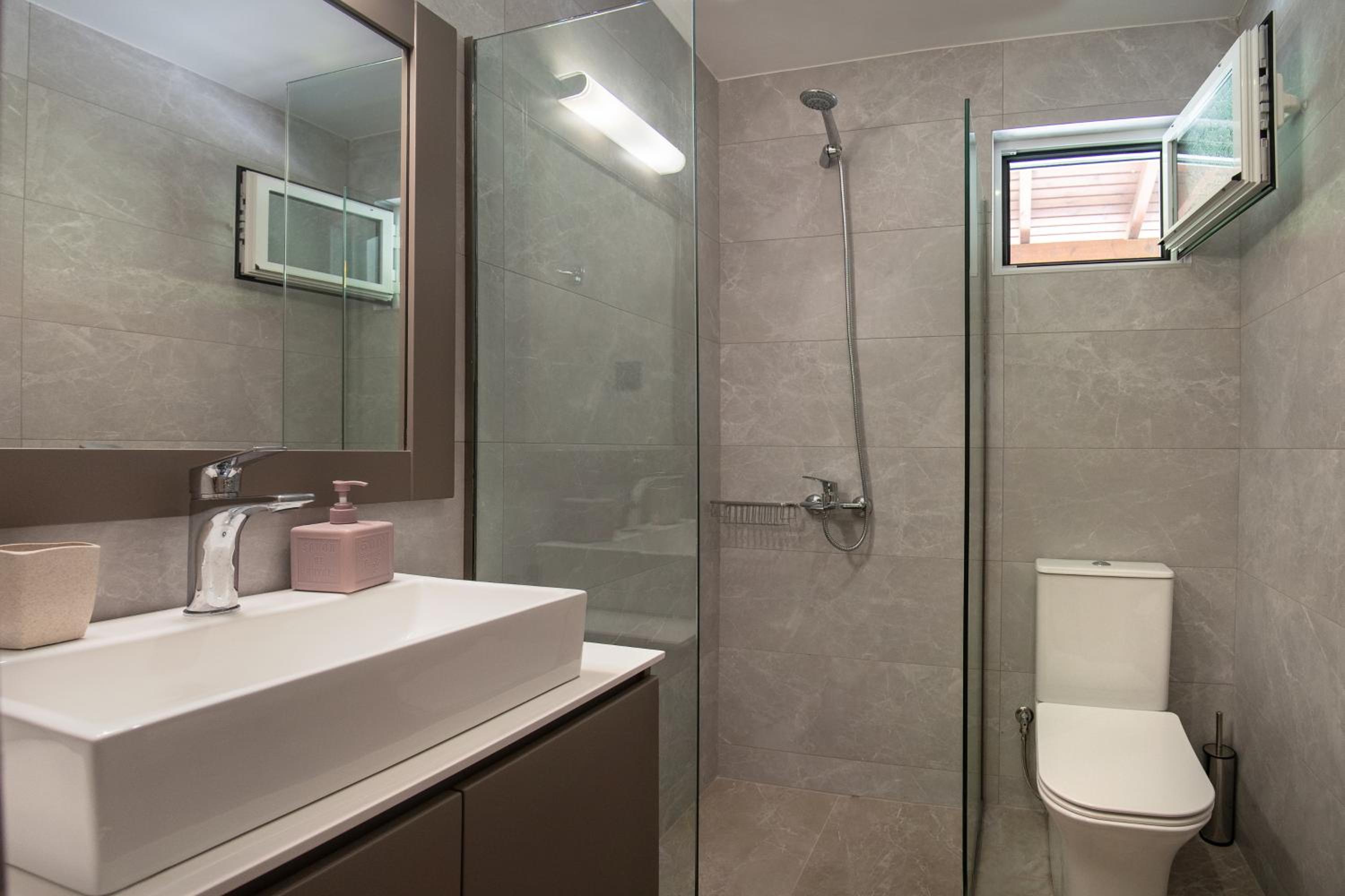 Double Room with Private Bathroom - Photo 5