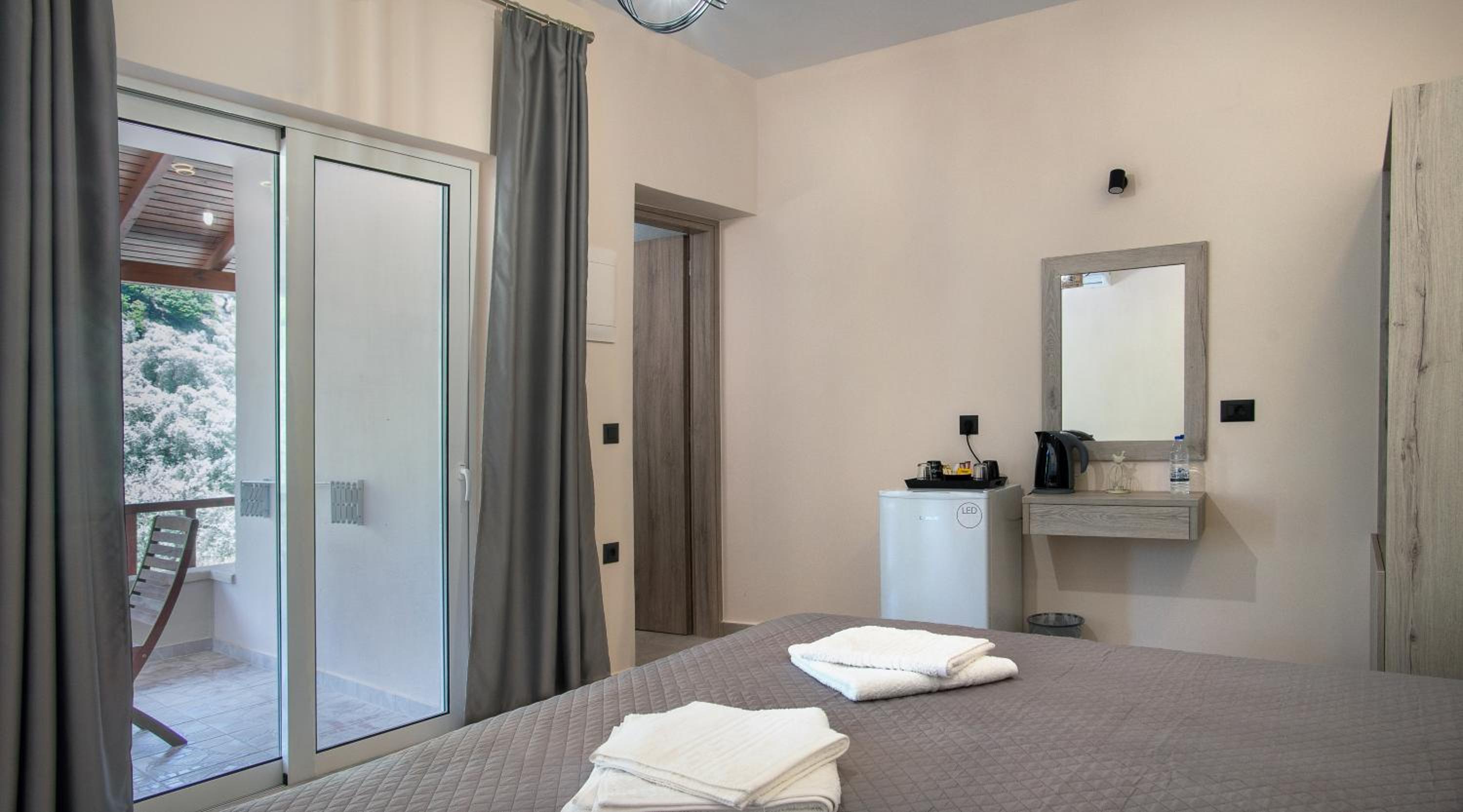 Double Room with Private Bathroom - Photo 8
