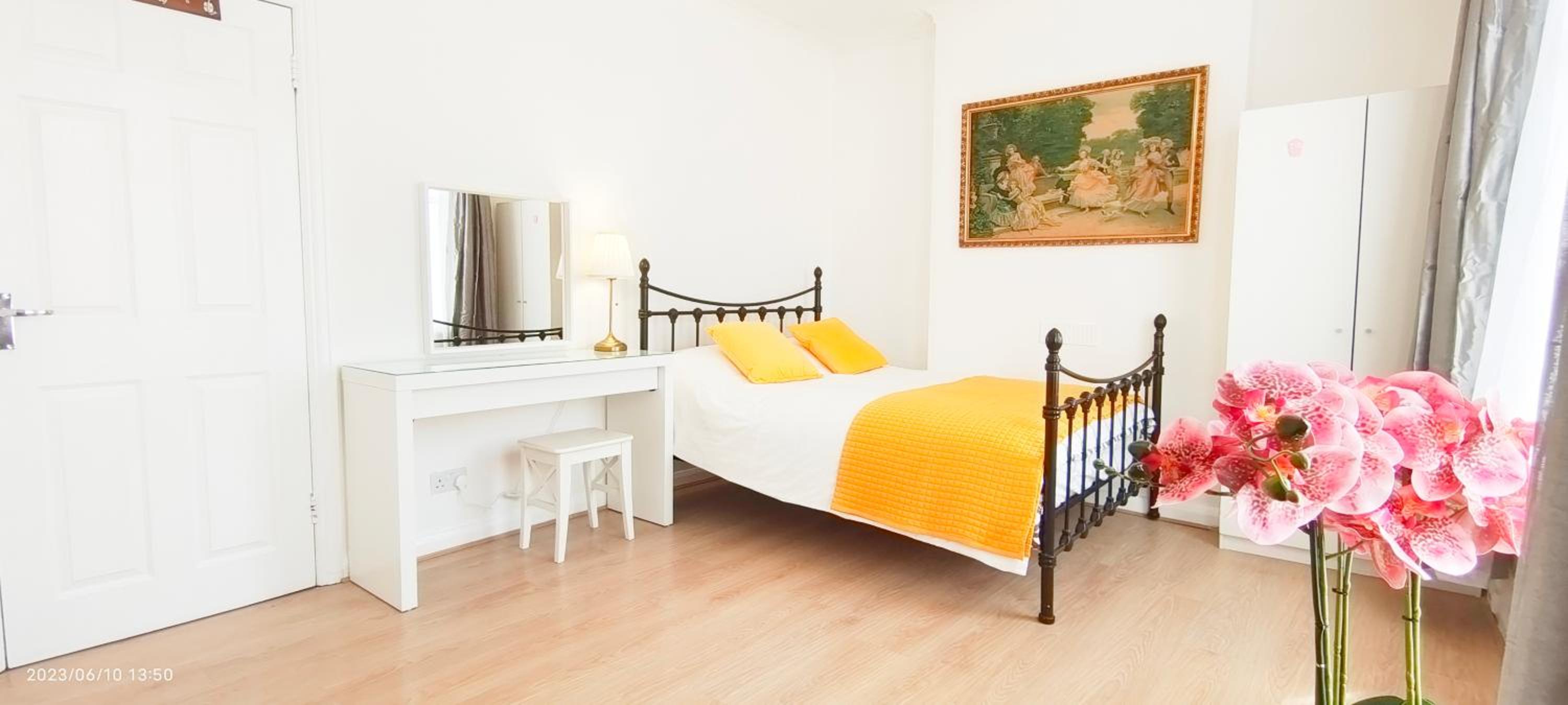 Three-Bedroom House photo 2