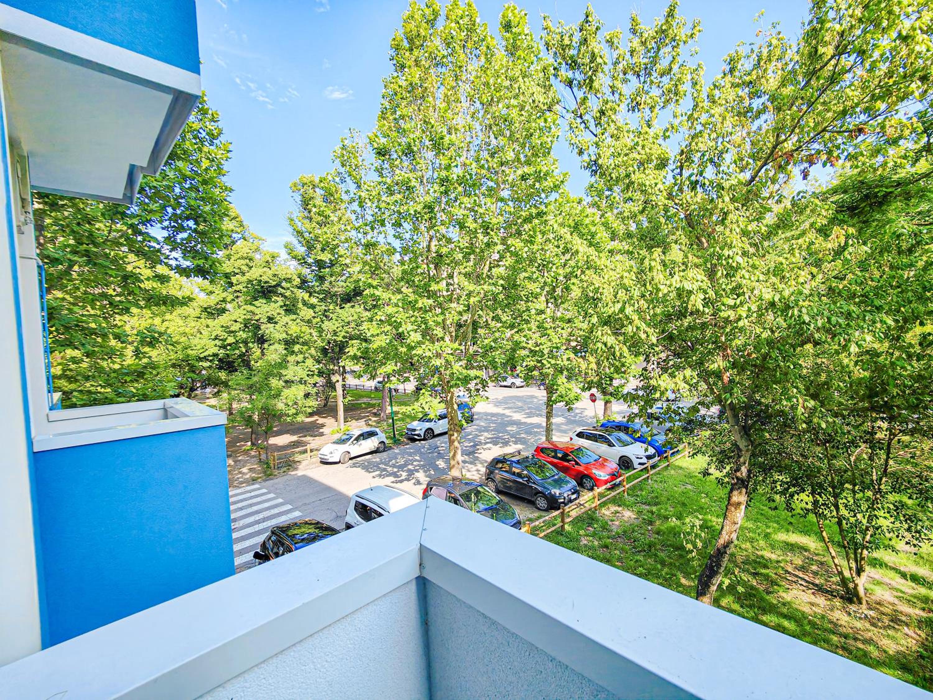 Family Room with Balcony photo 3