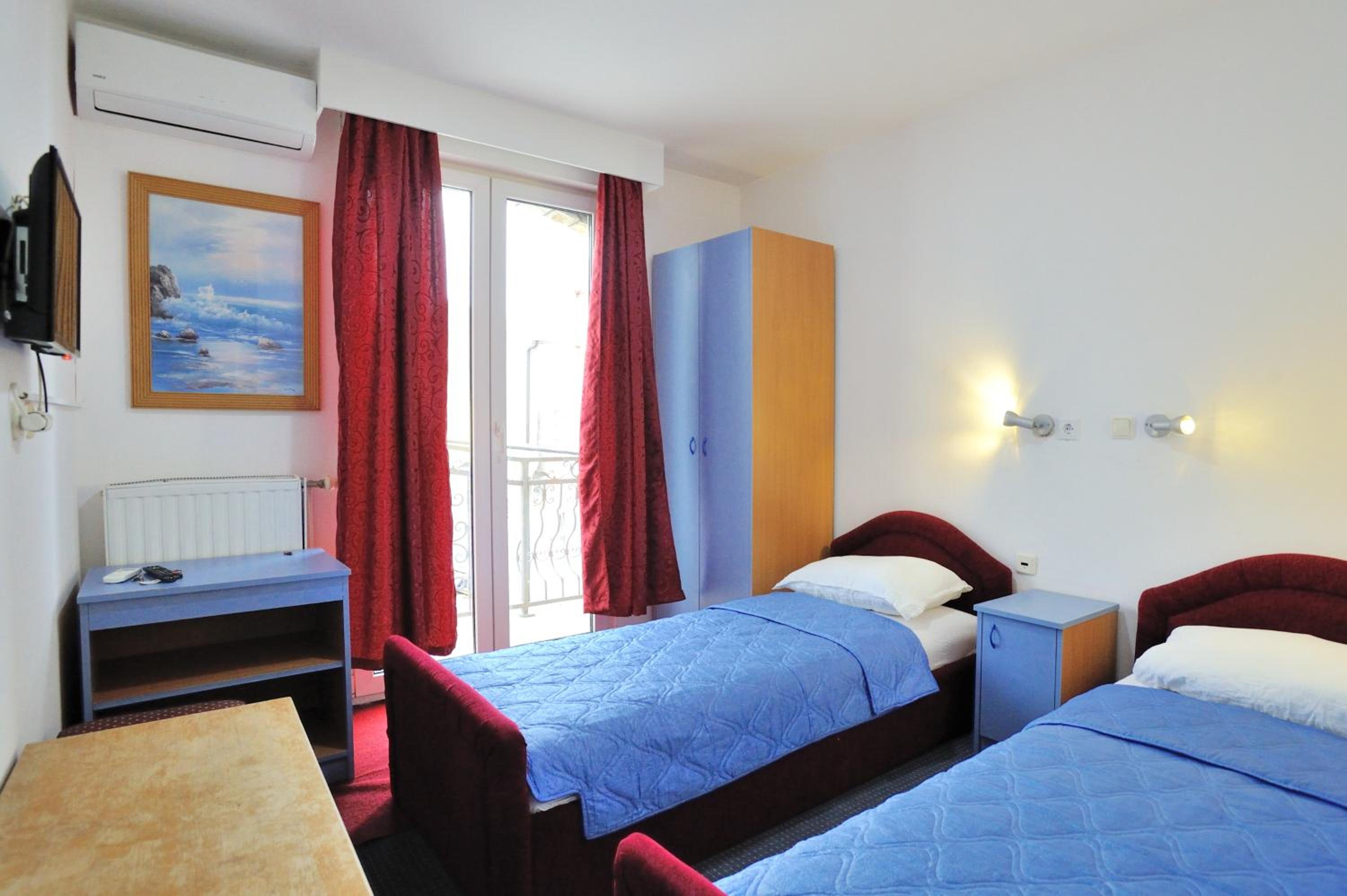 Twin Room with Balcony photo 2