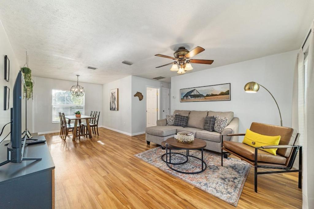 Three-Bedroom House photo 1