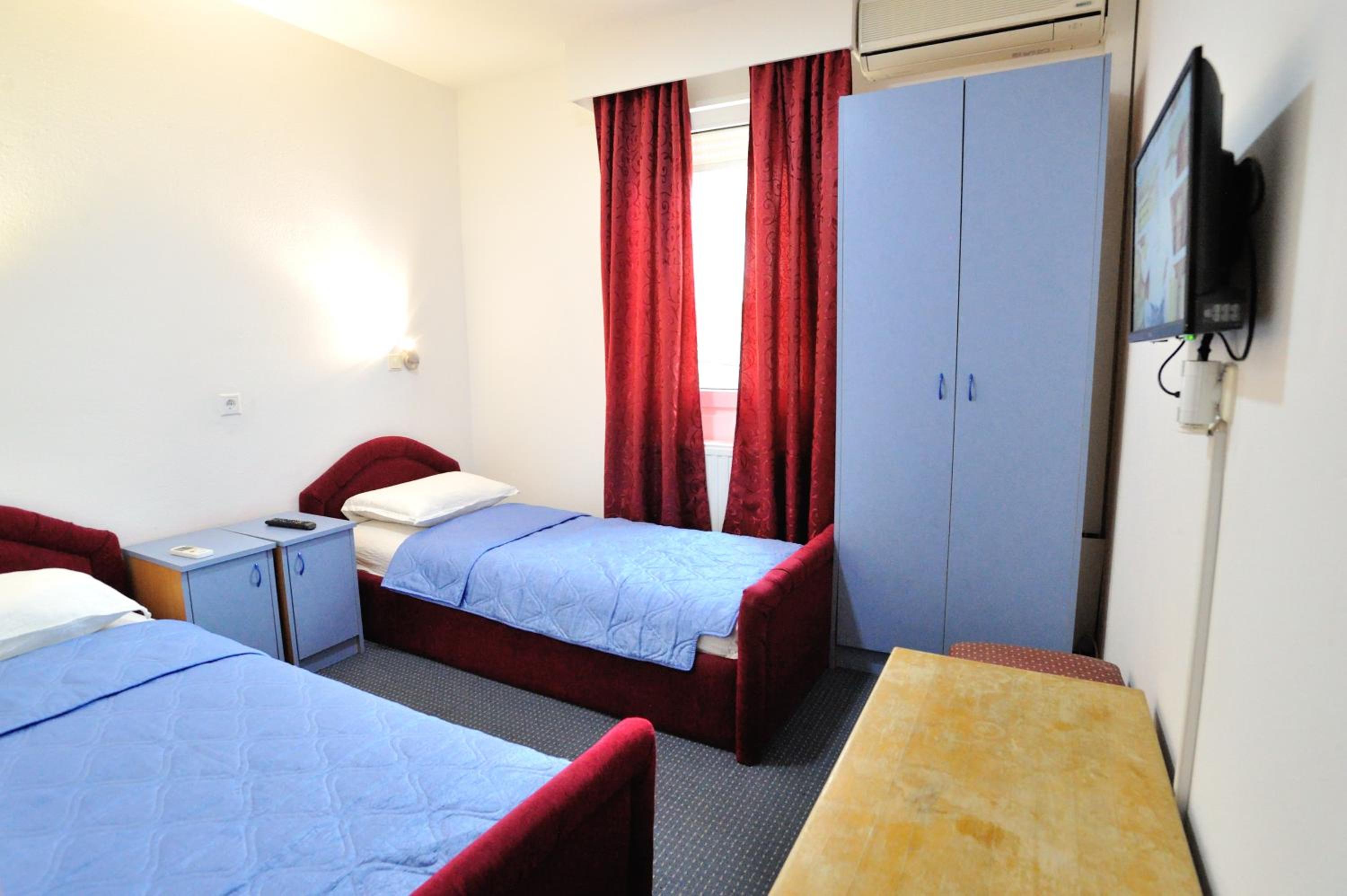 Standard Twin Room photo 2