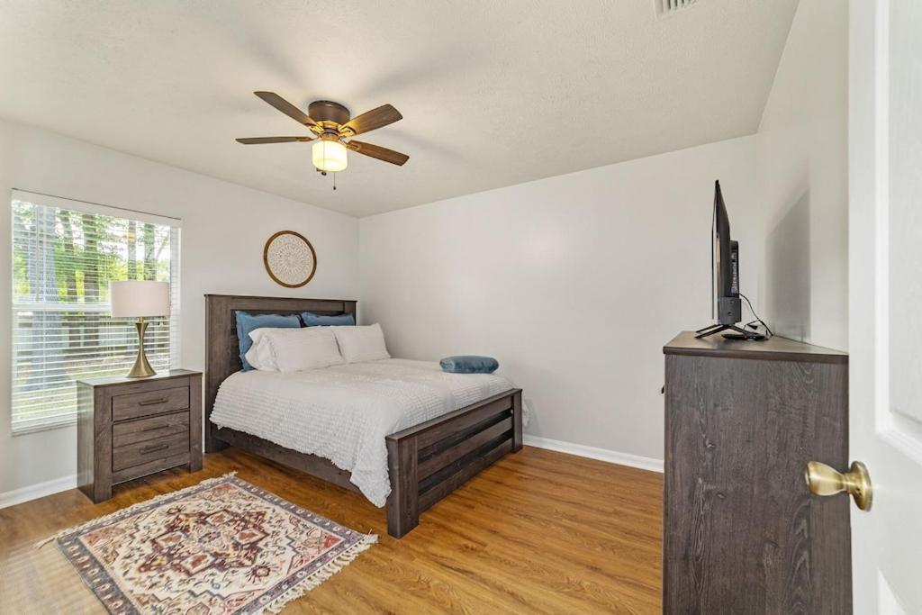 Three-Bedroom House photo 3