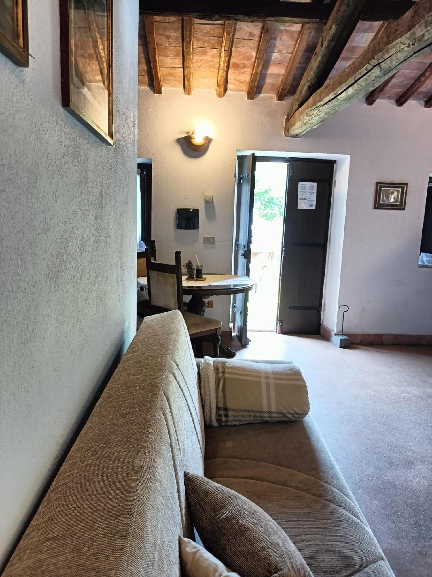 One-Bedroom House - Photo 8