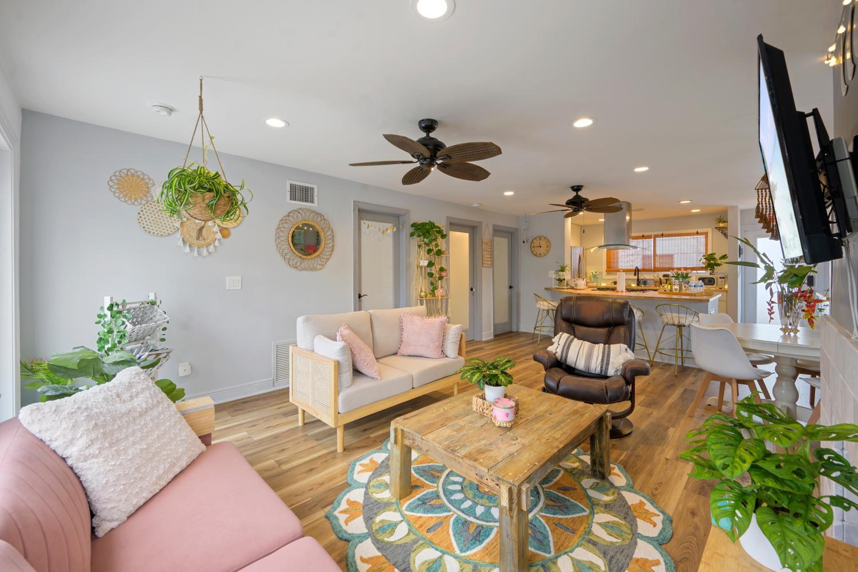 Two-Bedroom Apartment - Photo 19
