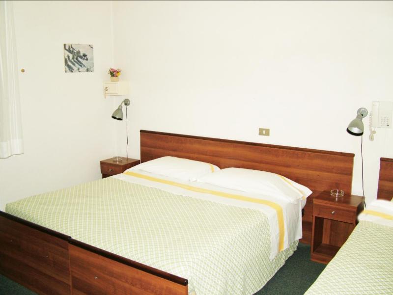 Double Room - Photo 4