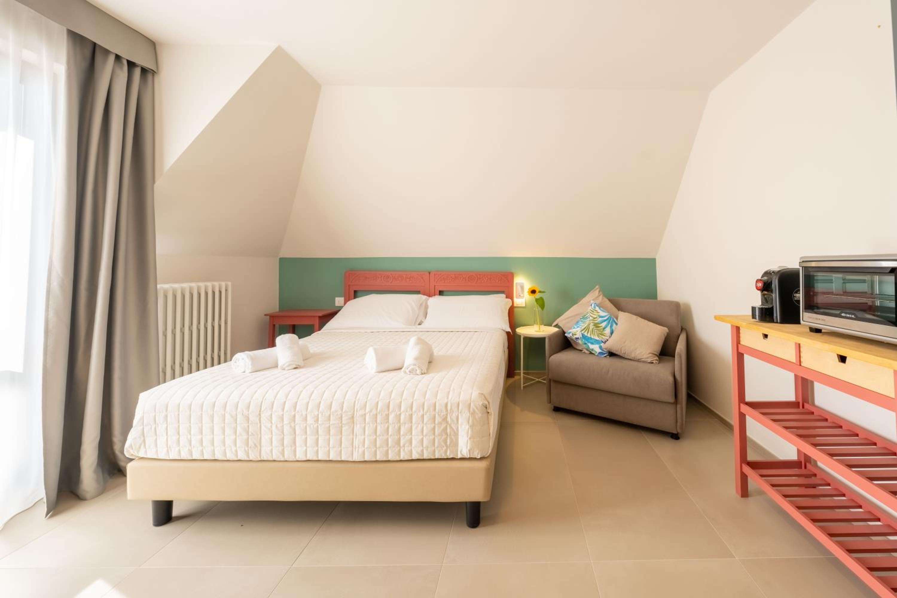 King Studio with Sofa Bed