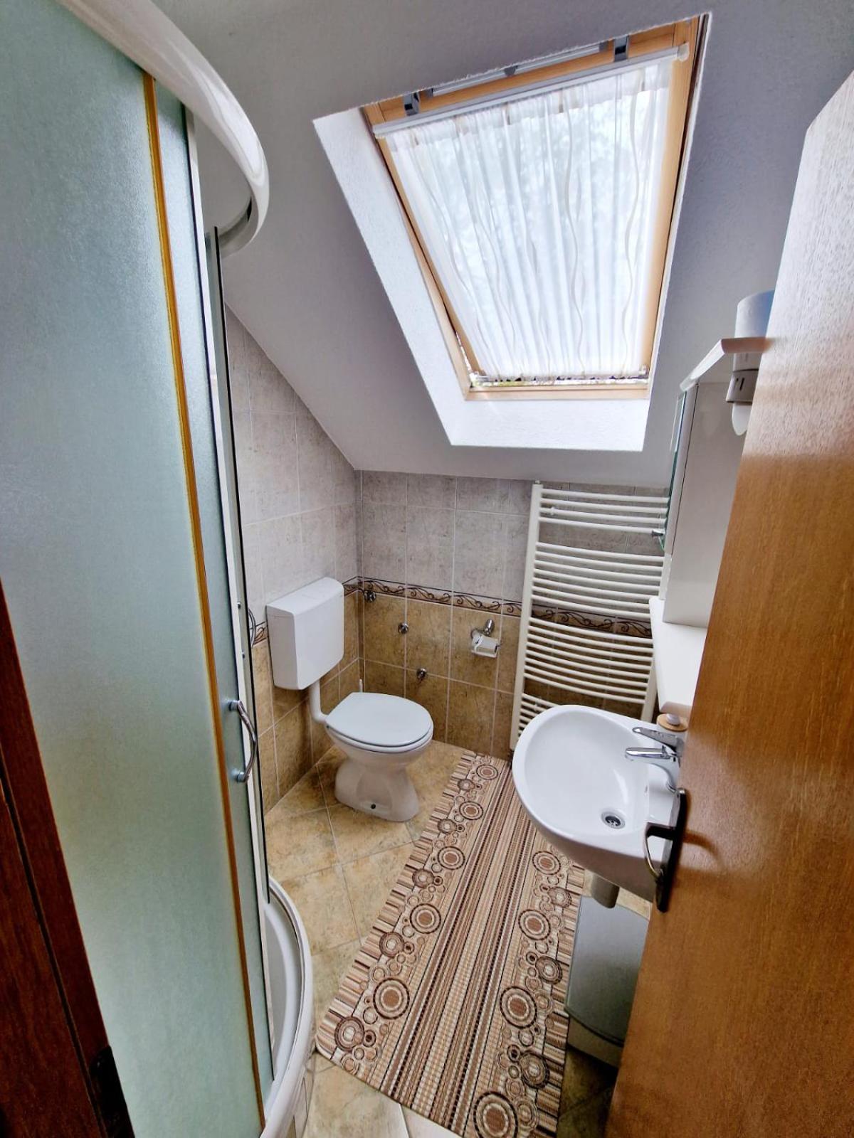 Standard Triple Room - Photo 4