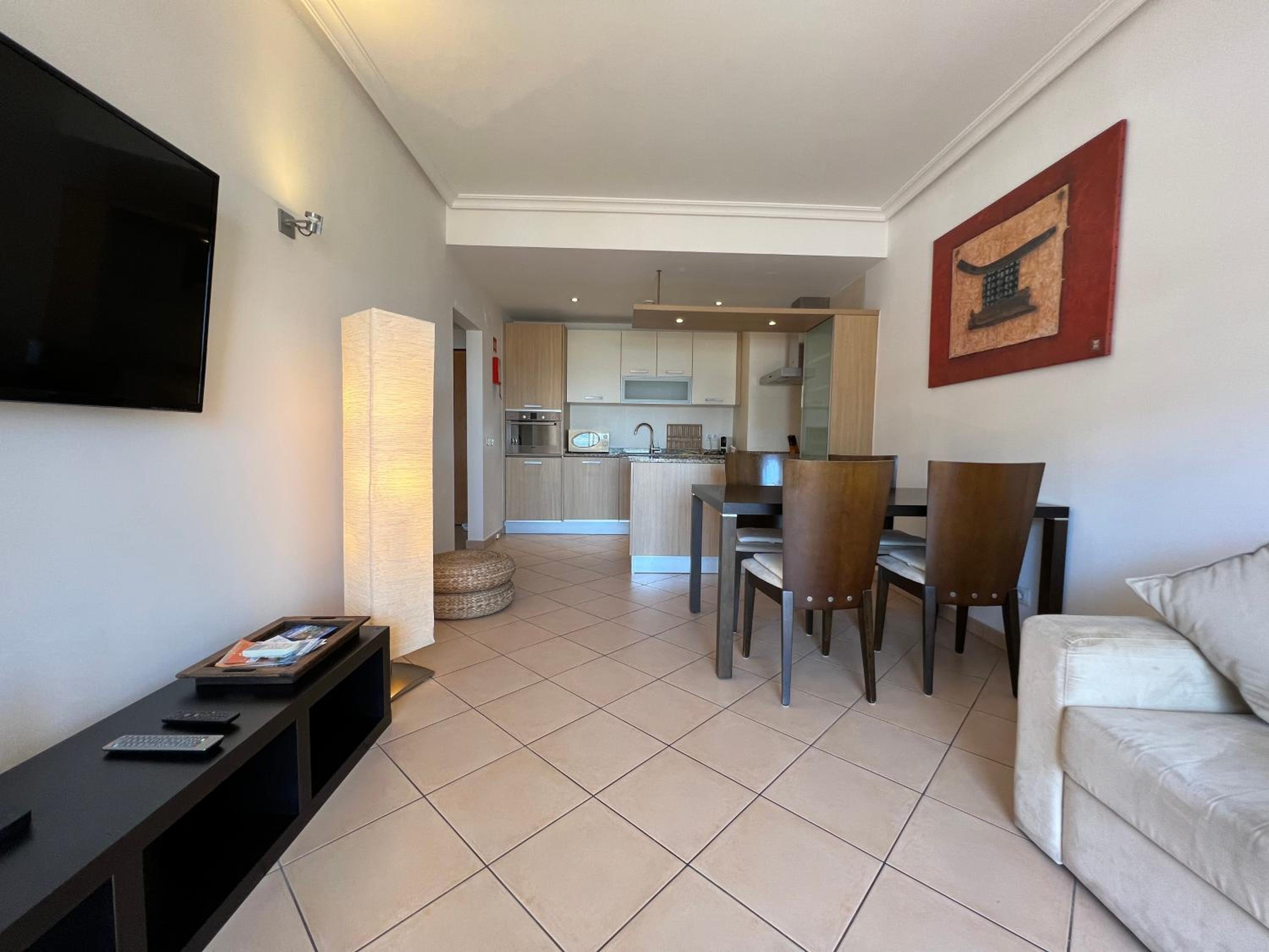 One-Bedroom Apartment with Balcony and City View photo 2