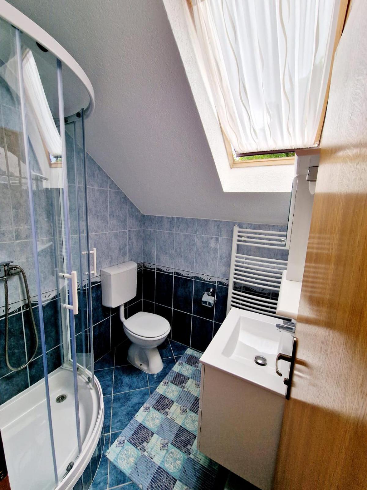 Double Room with Balcony - Photo 2