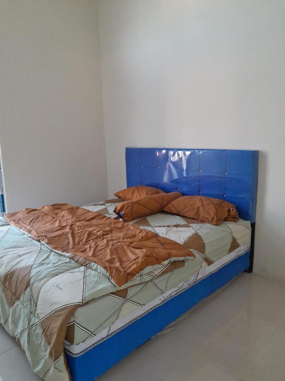 Three-Bedroom House photo 1