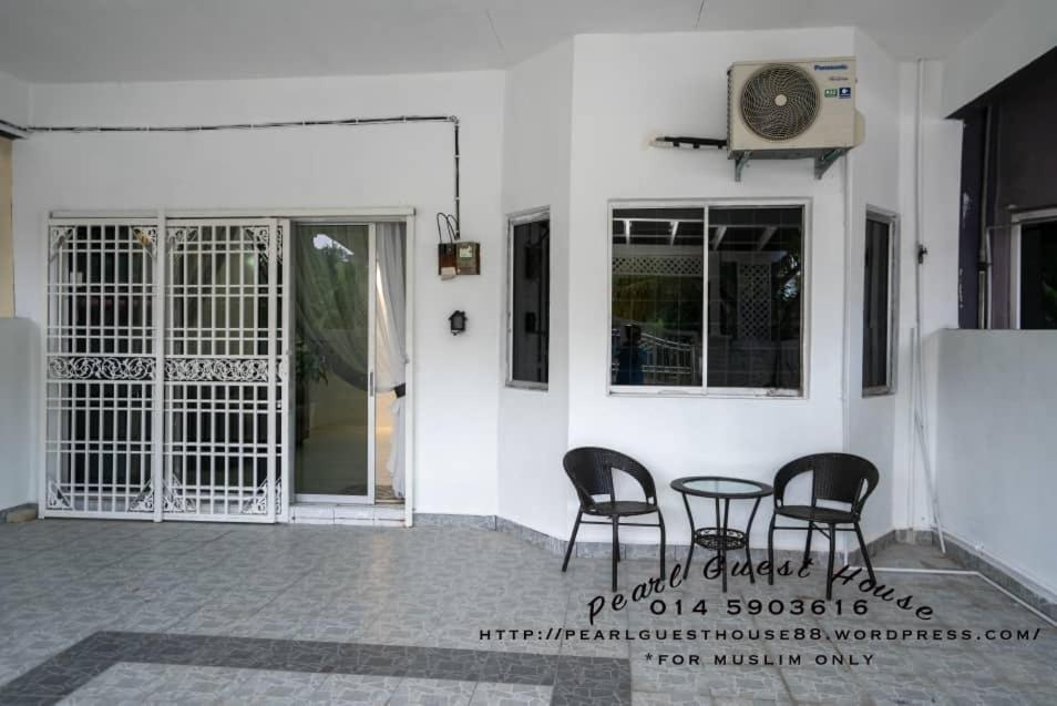 Three-Bedroom House photo 3