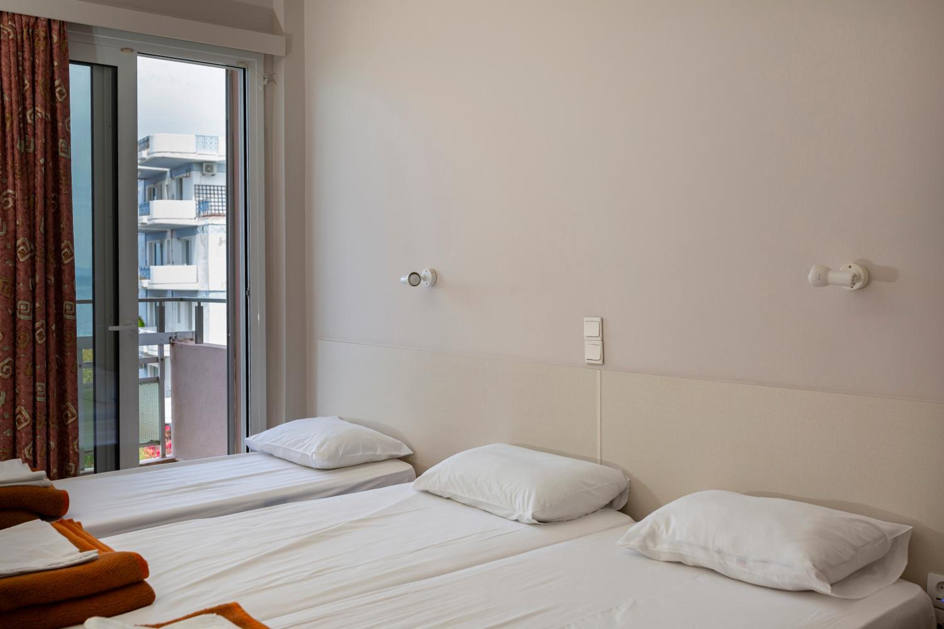 Room with Sea View, Single Beds