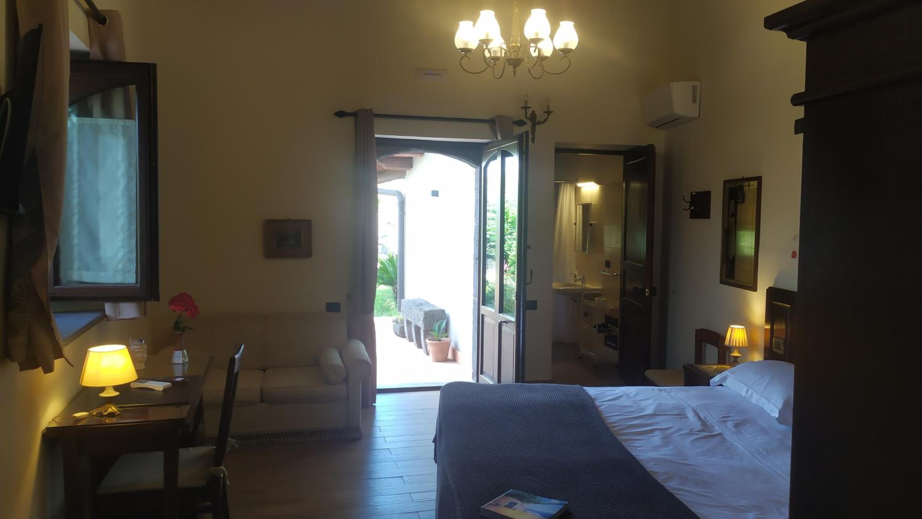 Double Room - Photo 2