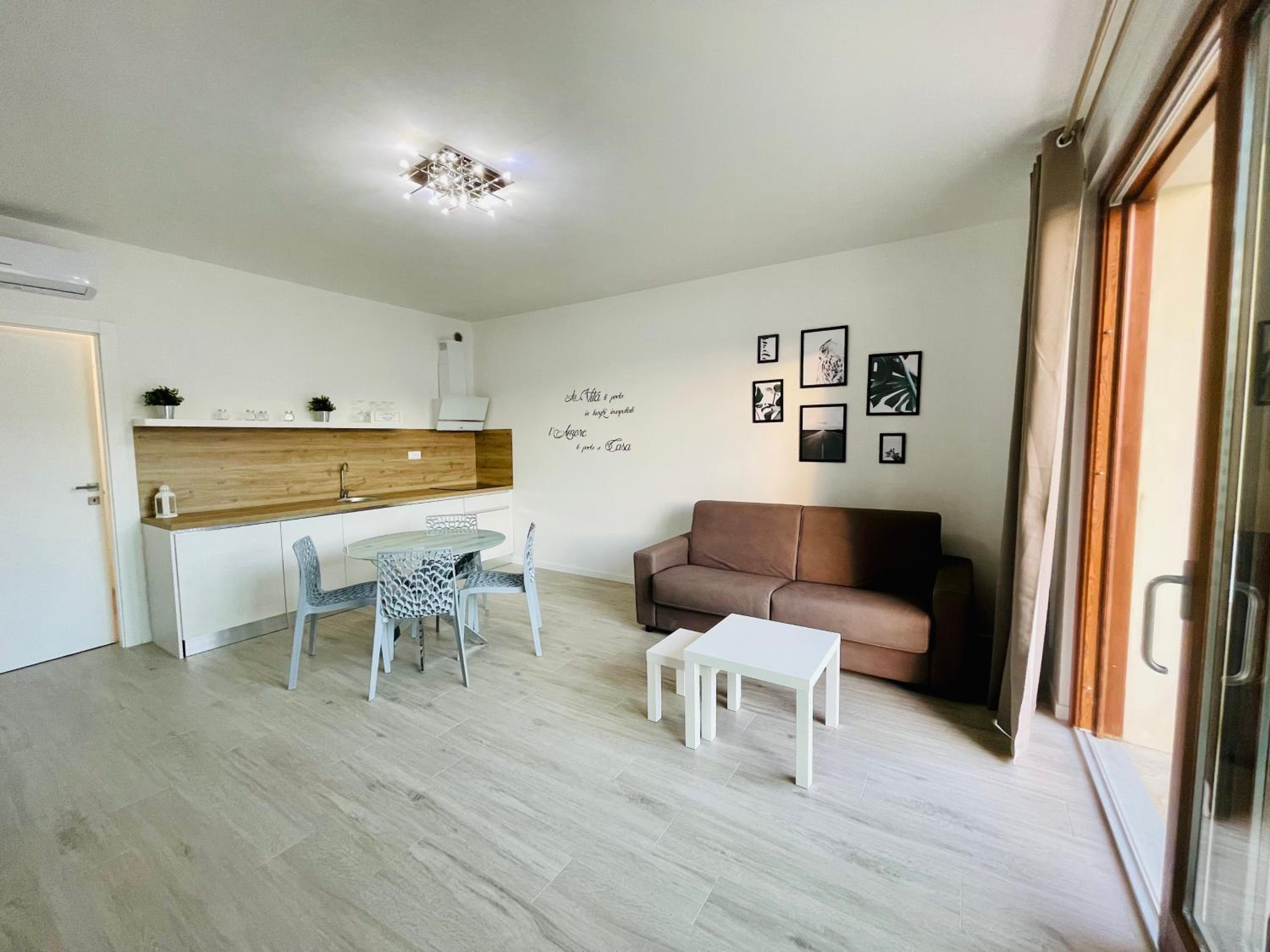 One-Bedroom Apartment photo 1