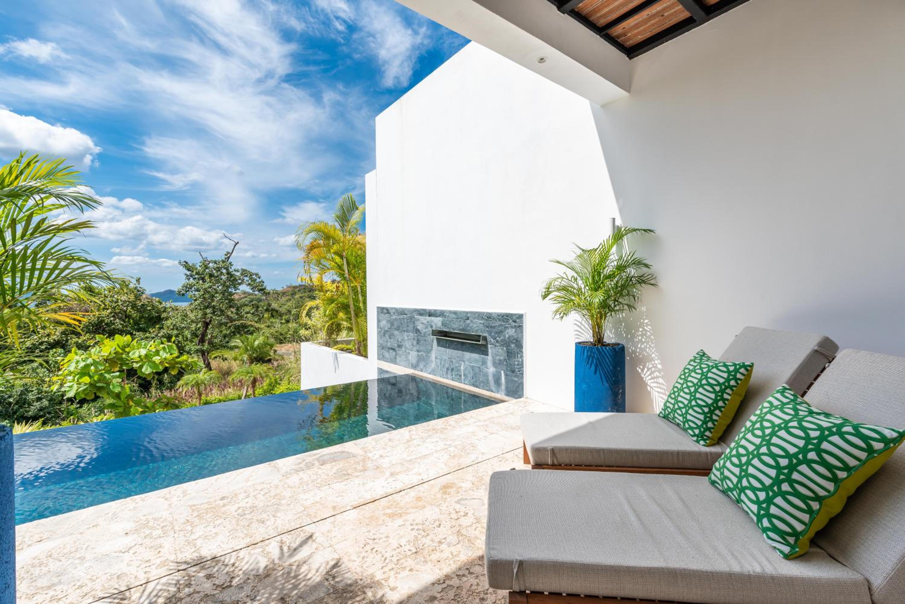 Three-Bedroom Villa photo 3