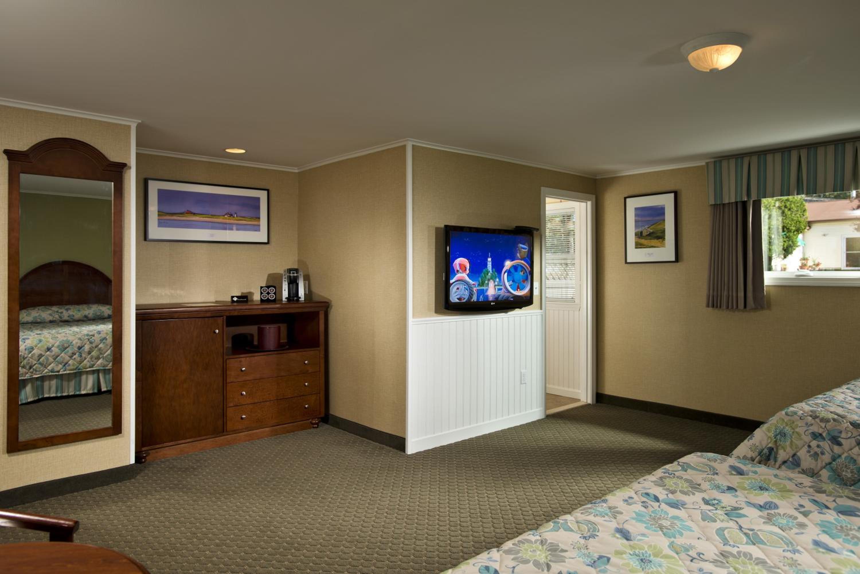 Family Room with Two Queen Beds