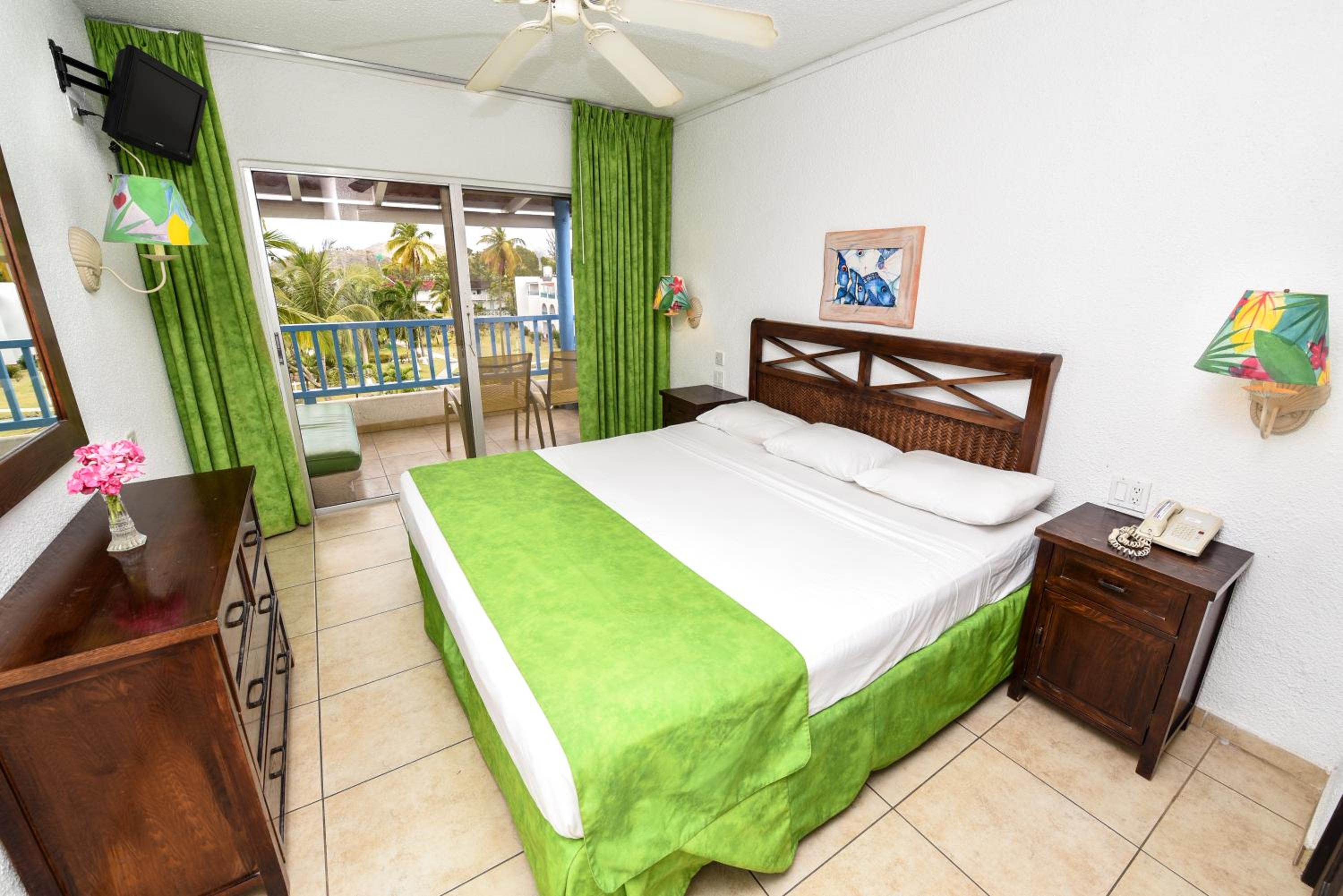 Standard King Room photo 3