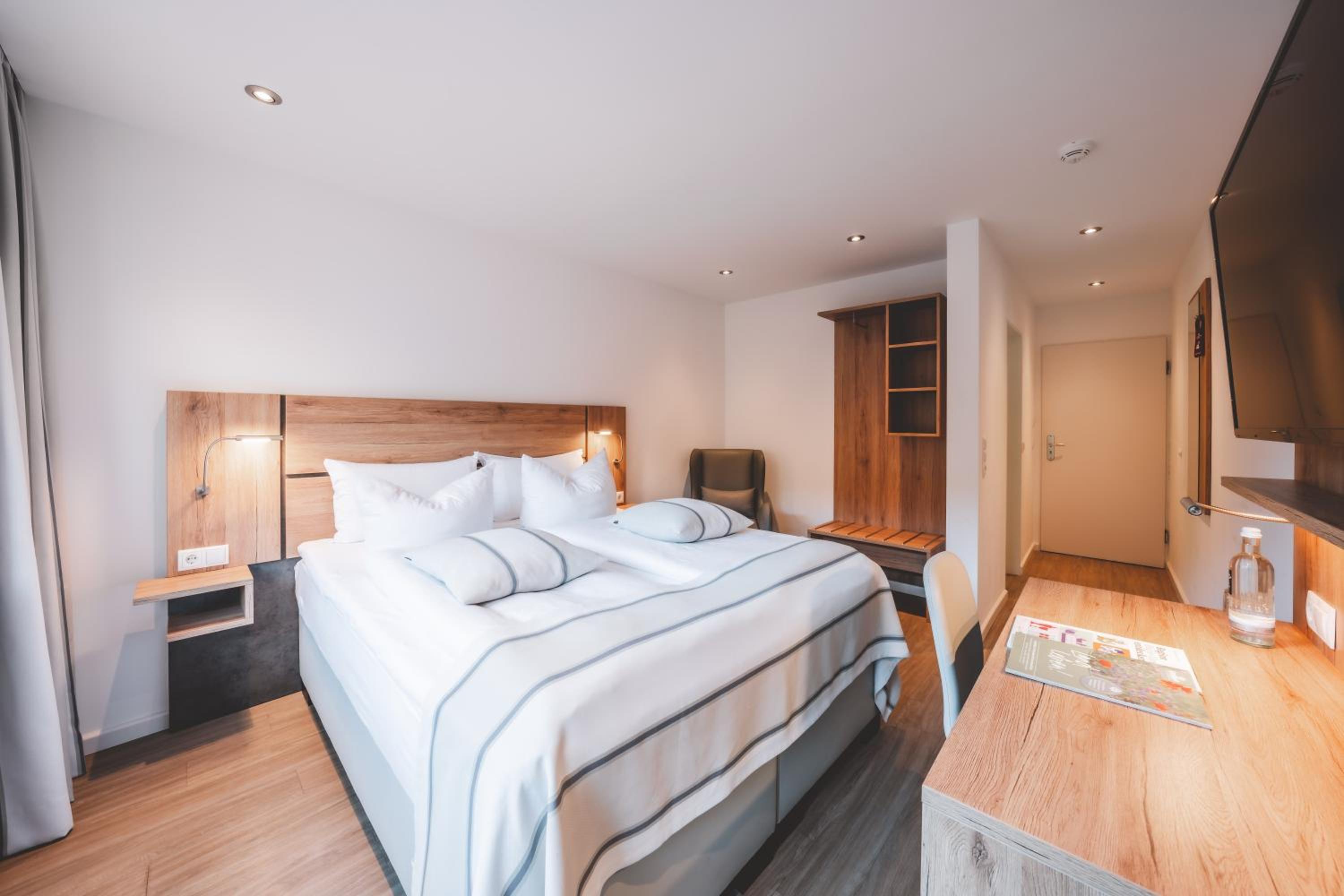 Double Room - Photo 8