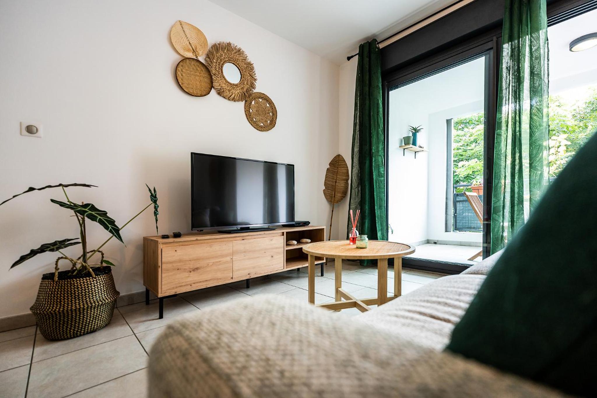 One-Bedroom Apartment photo 1
