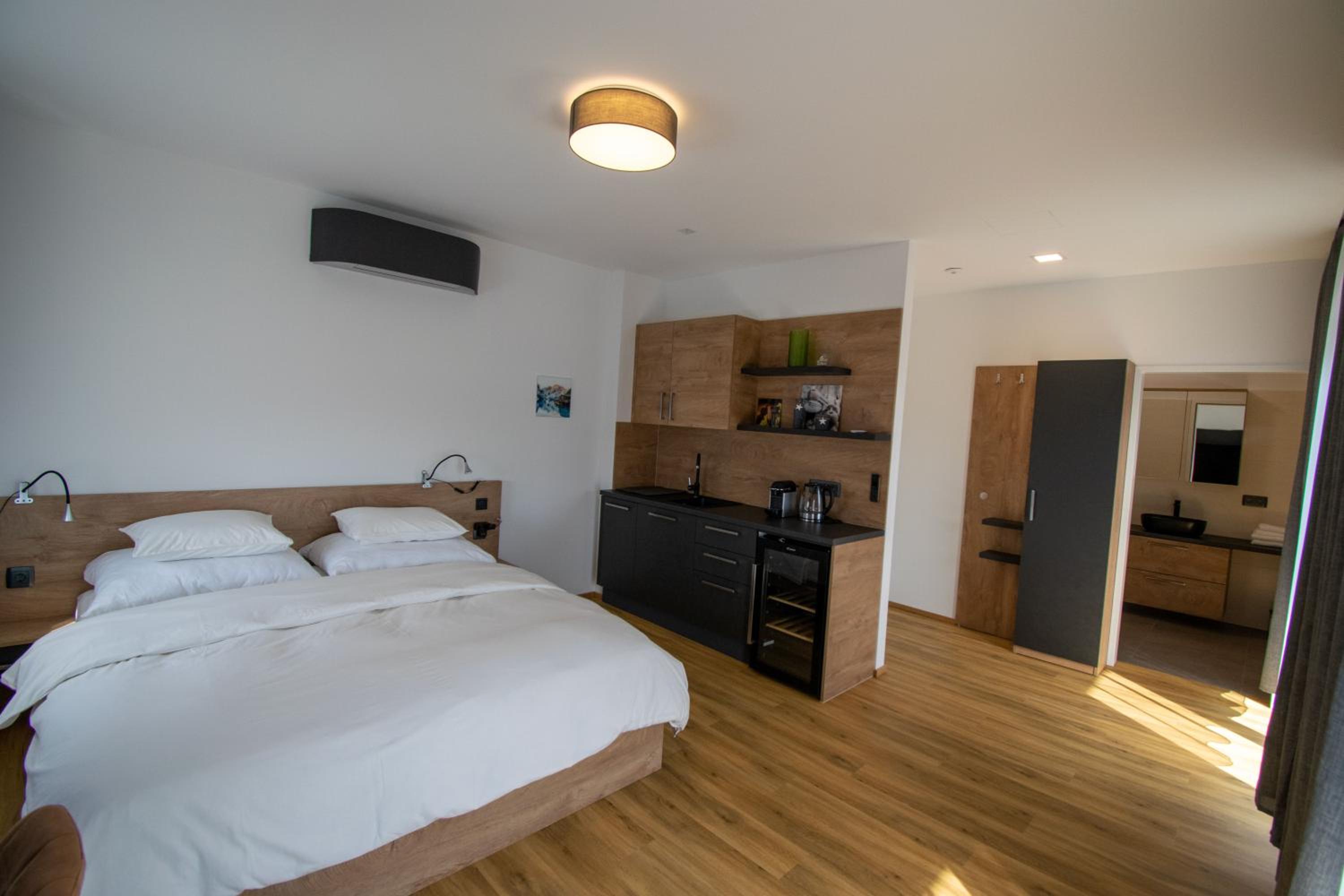 Deluxe Double Room with Balcony photo 3