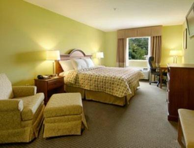 King Room - Non-Smoking - Photo 1