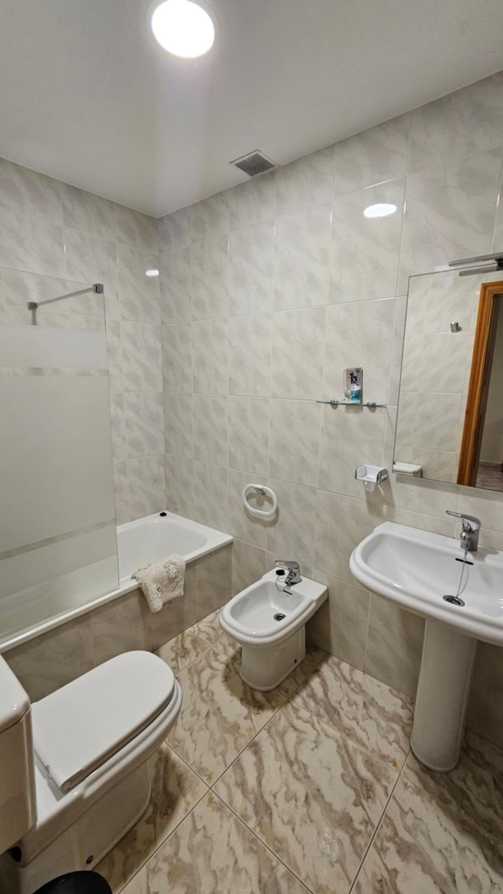One-Bedroom Apartment (3 Adults + 1 Child) photo 2