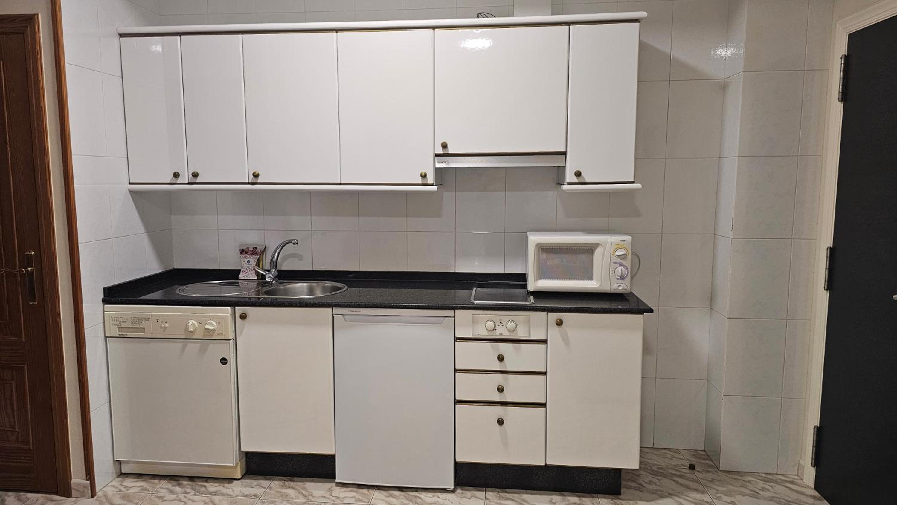 Two-Bedroom Apartment (5 Adults + 1 Child) photo 3
