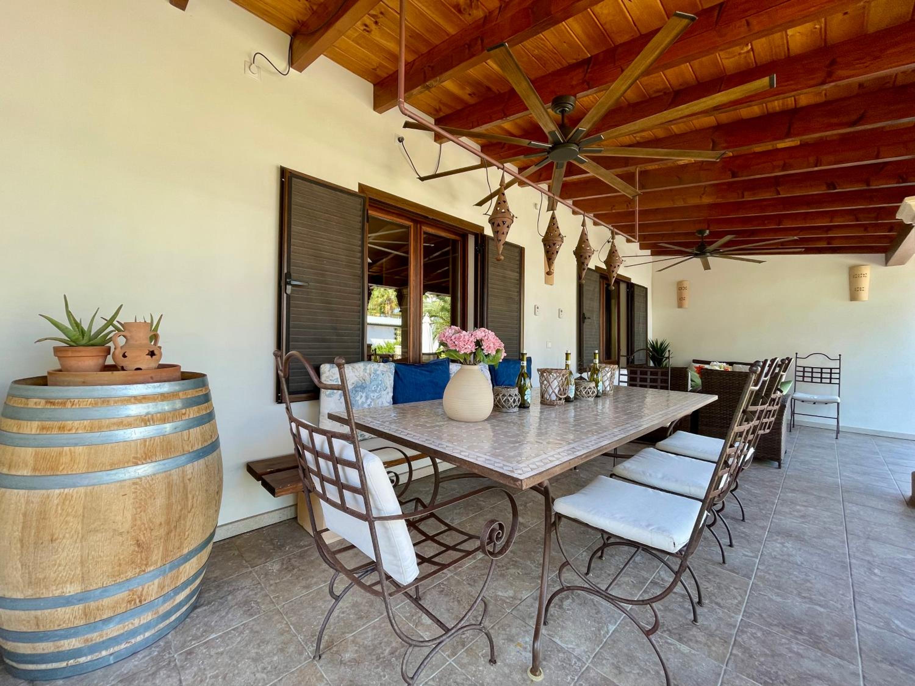 Villa photo 2